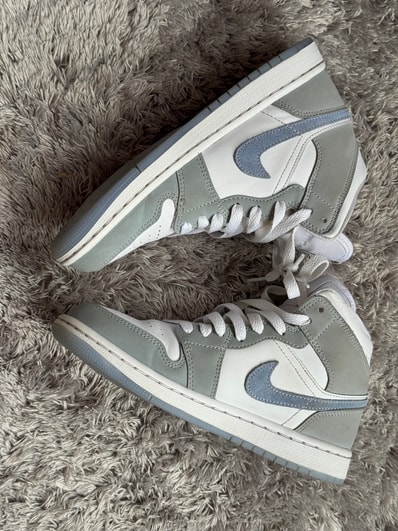 Nike Women's Air Jordan 1 Mid "Wolf Grey"