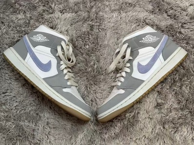 Nike Women's Air Jordan 1 Mid "Wolf Grey"