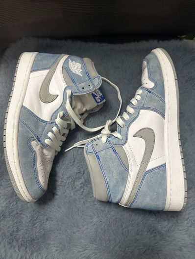 Nike Air Jordan 1 High OG "Hyper Royal"