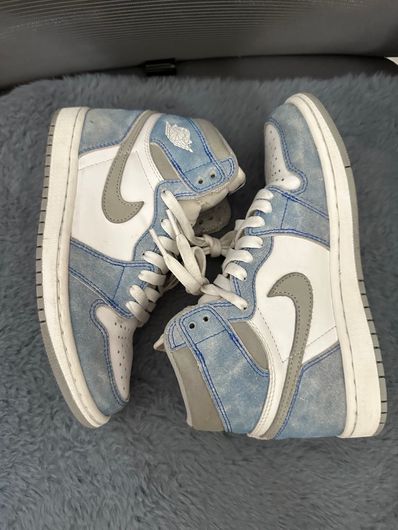 Nike Air Jordan 1 High OG "Hyper Royal"