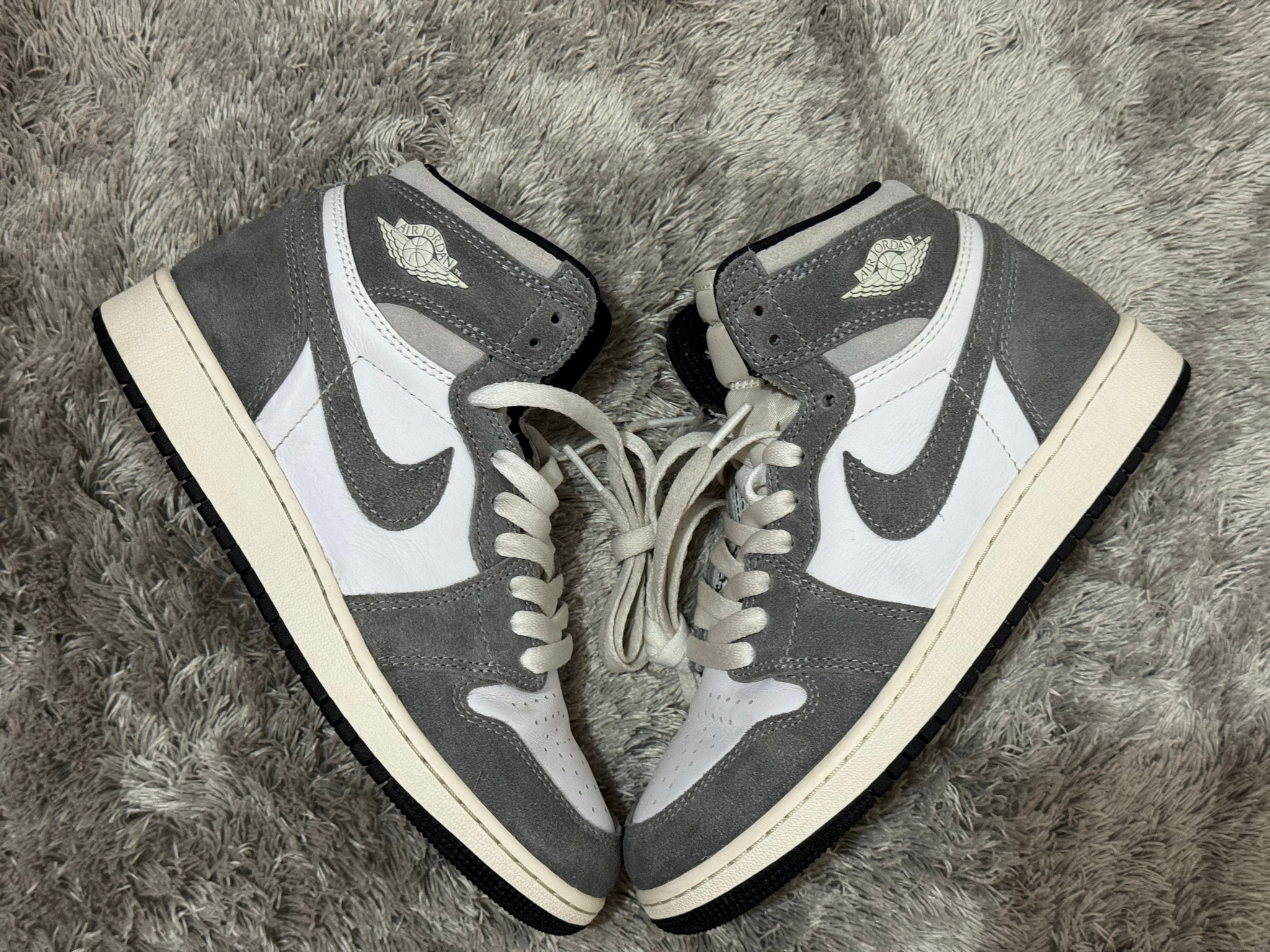 Nike GS Air Jordan 1 Retro High OG "Black and Smoke Grey"