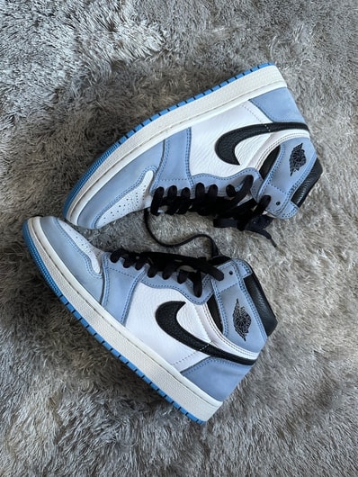 Nike Air Jordan 1 High OG "University Blue"