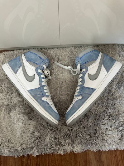 Nike Air Jordan 1 High OG "Hyper Royal"