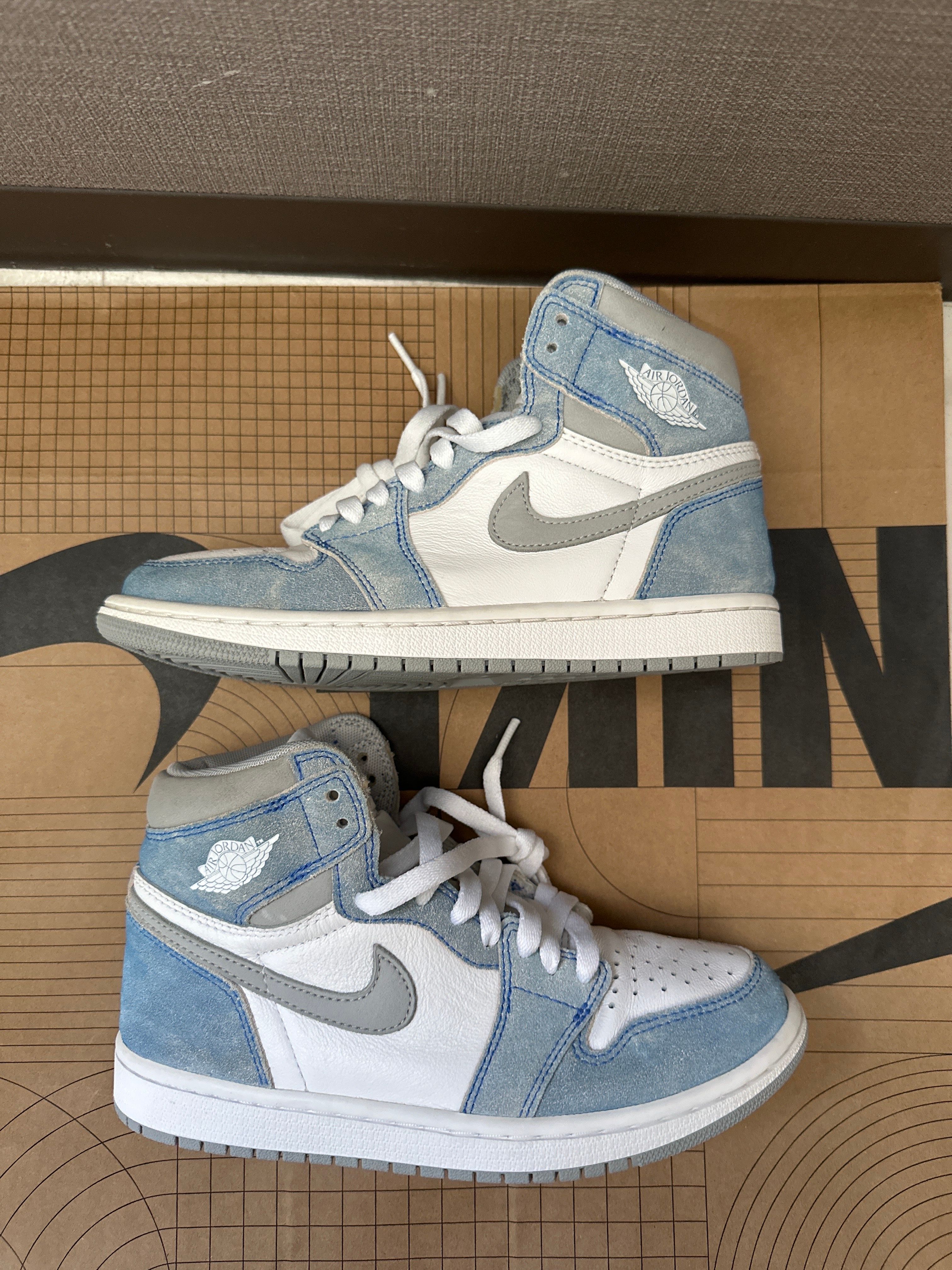 Nike Air Jordan 1 High OG "Hyper Royal"