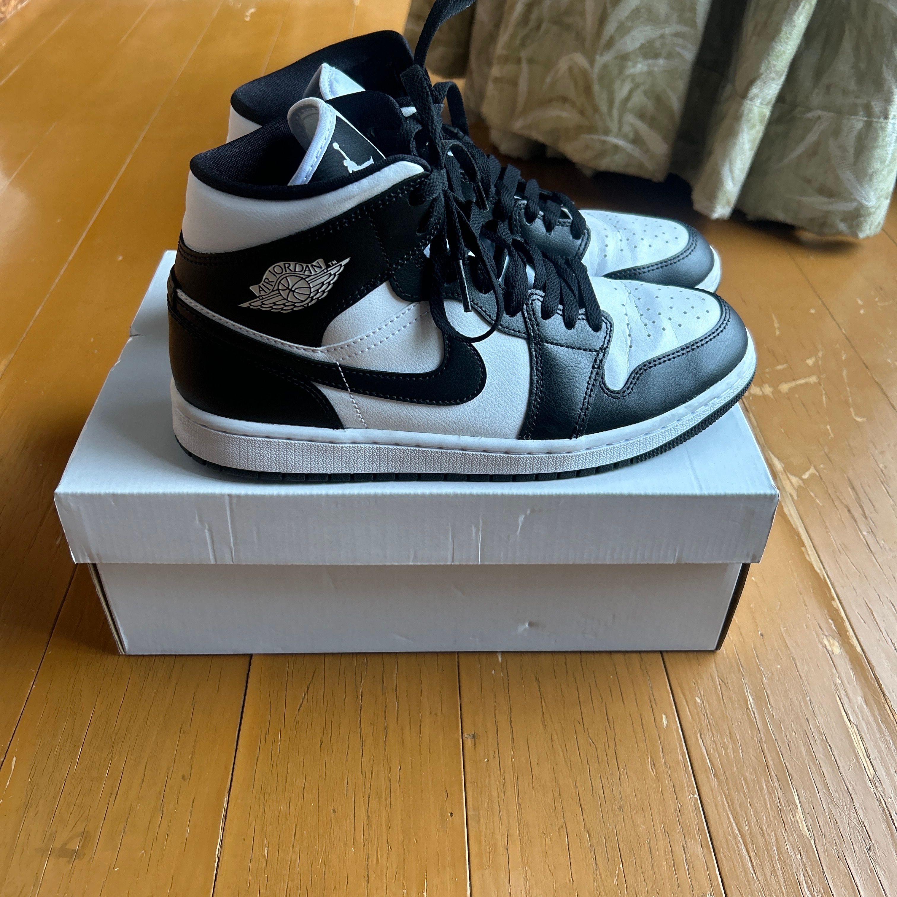 Nike Women's Air Jordan 1 Mid "Black/White"