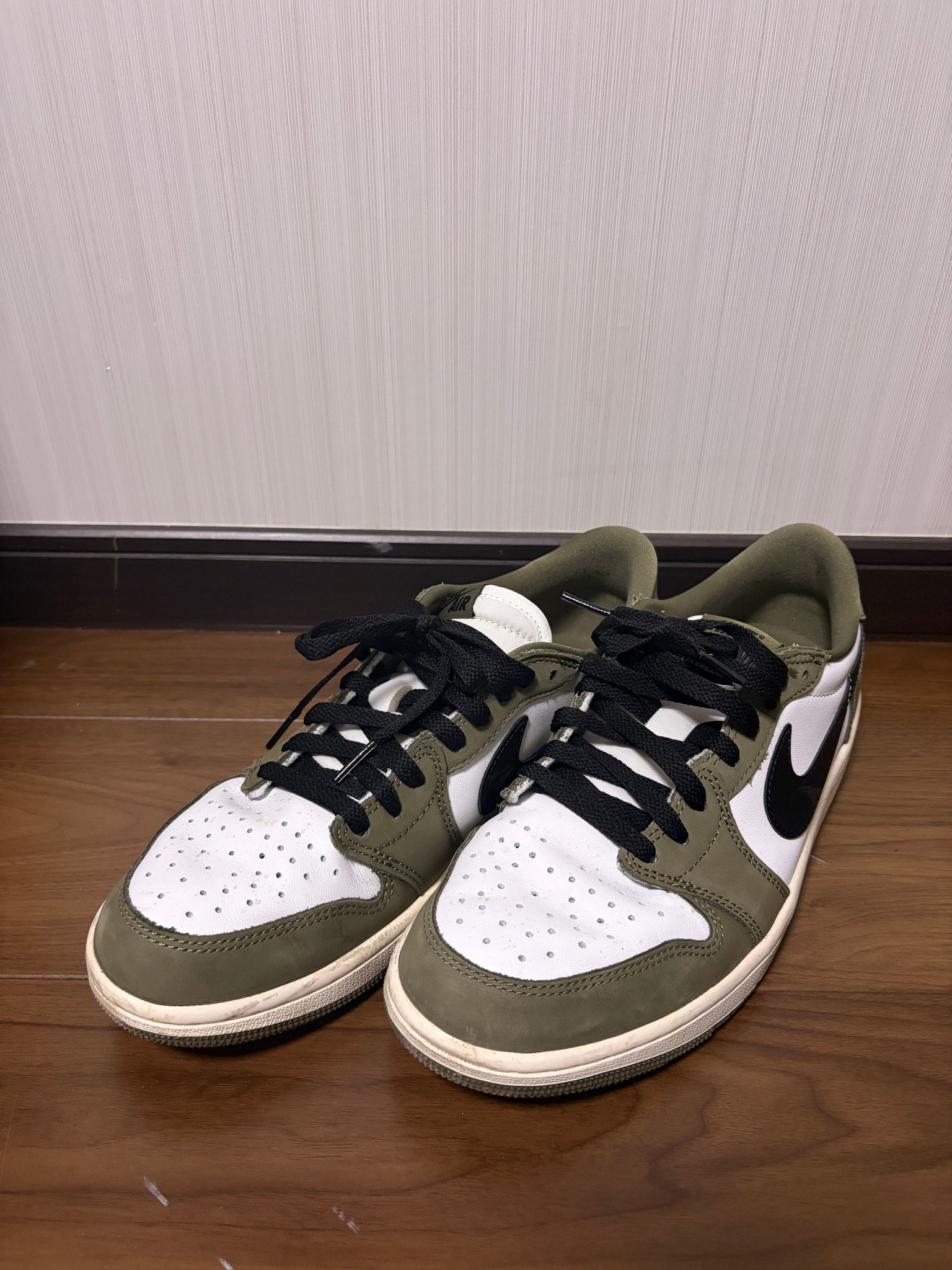 Nike Air Jordan 1 Low OG "Medium Olive and Summit White"