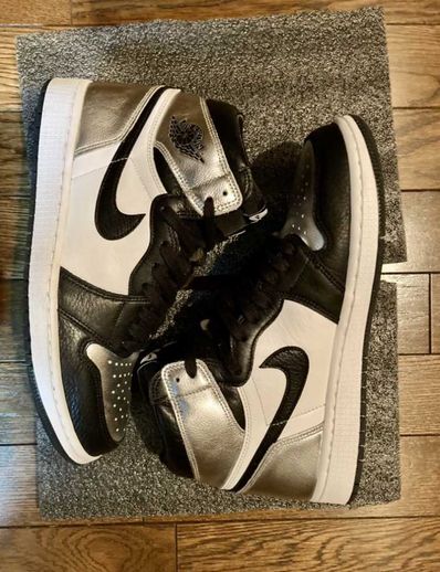 Nike Women's Air Jordan 1 Retro High OG "Silver Toe"