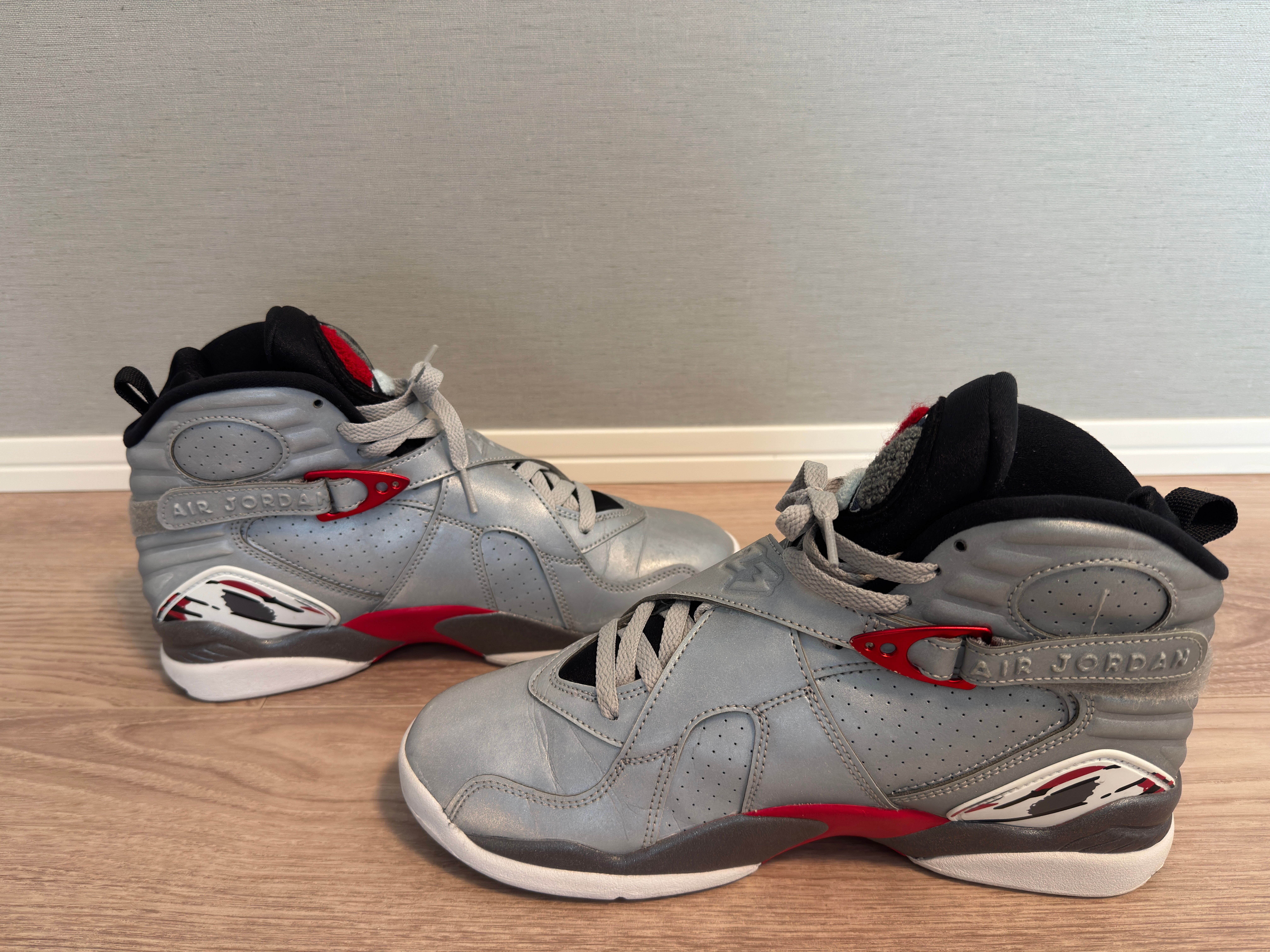 Nike Air Jordan 8 Retro SP "Reflect Silver/Hyper Blue/True Red"