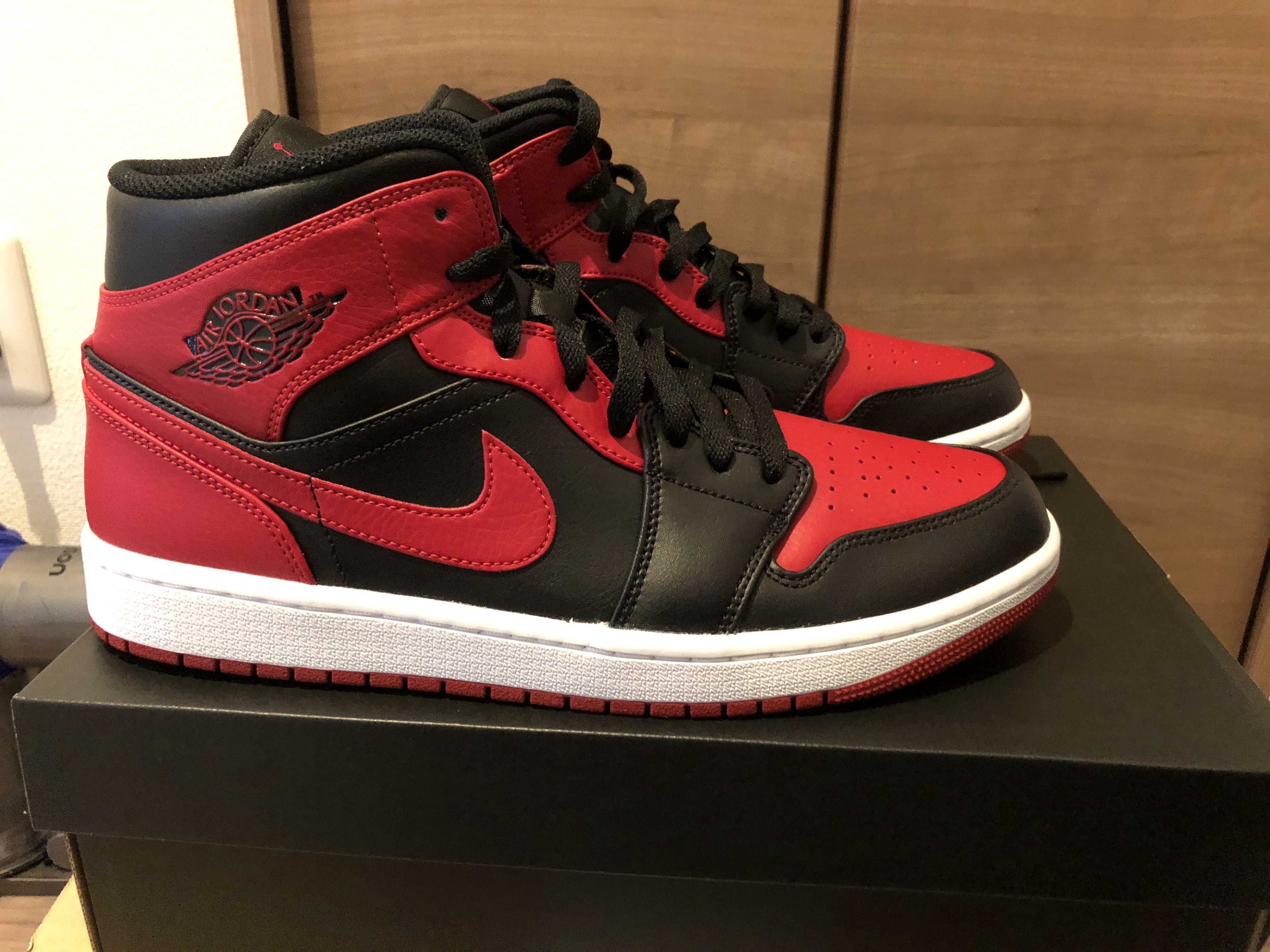 Nike Air Jordan 1 Mid "Bred"