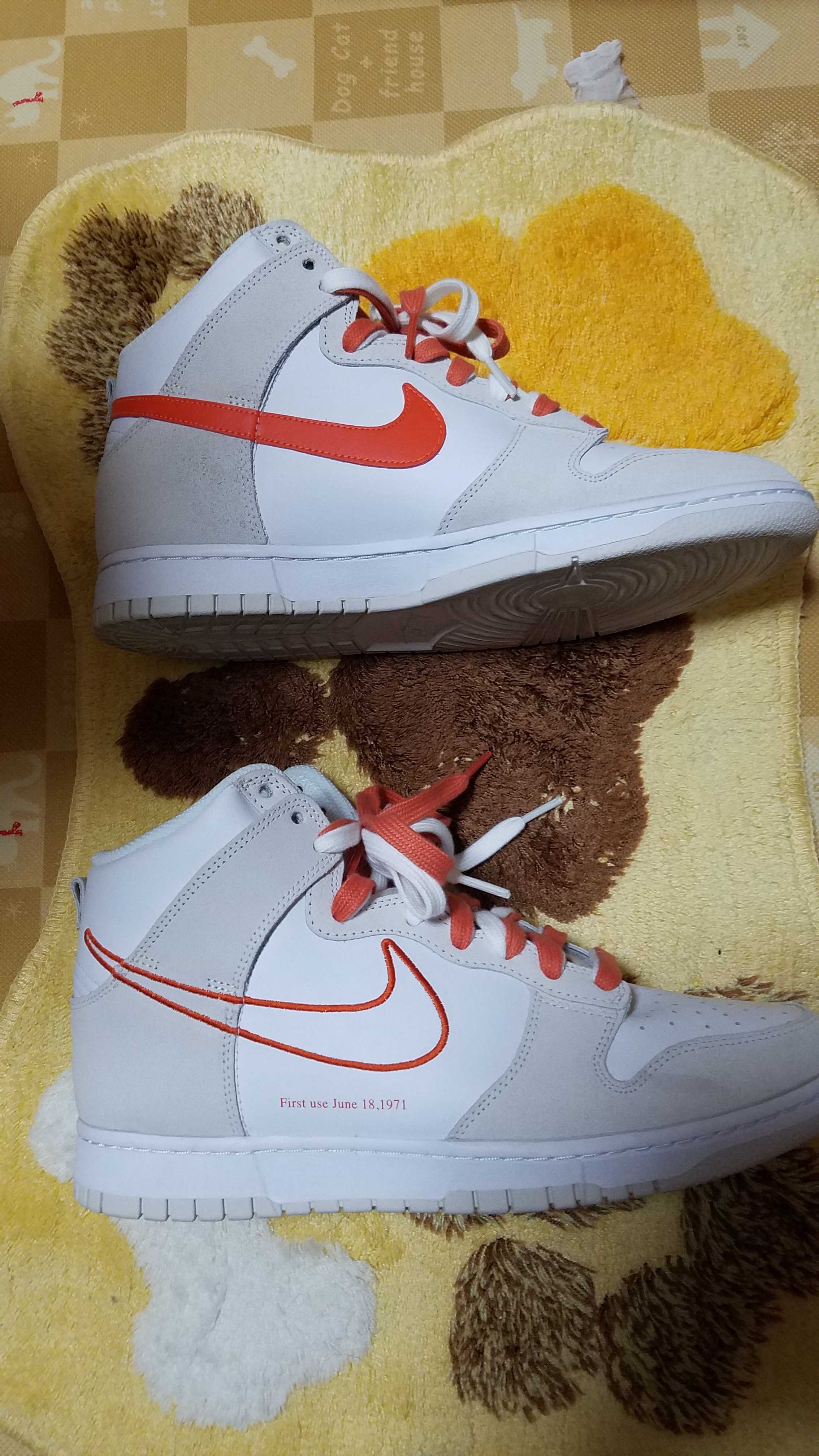 NIKE Women's DUNK HIGH SE FIRST USE "WHITE/ORANGE"