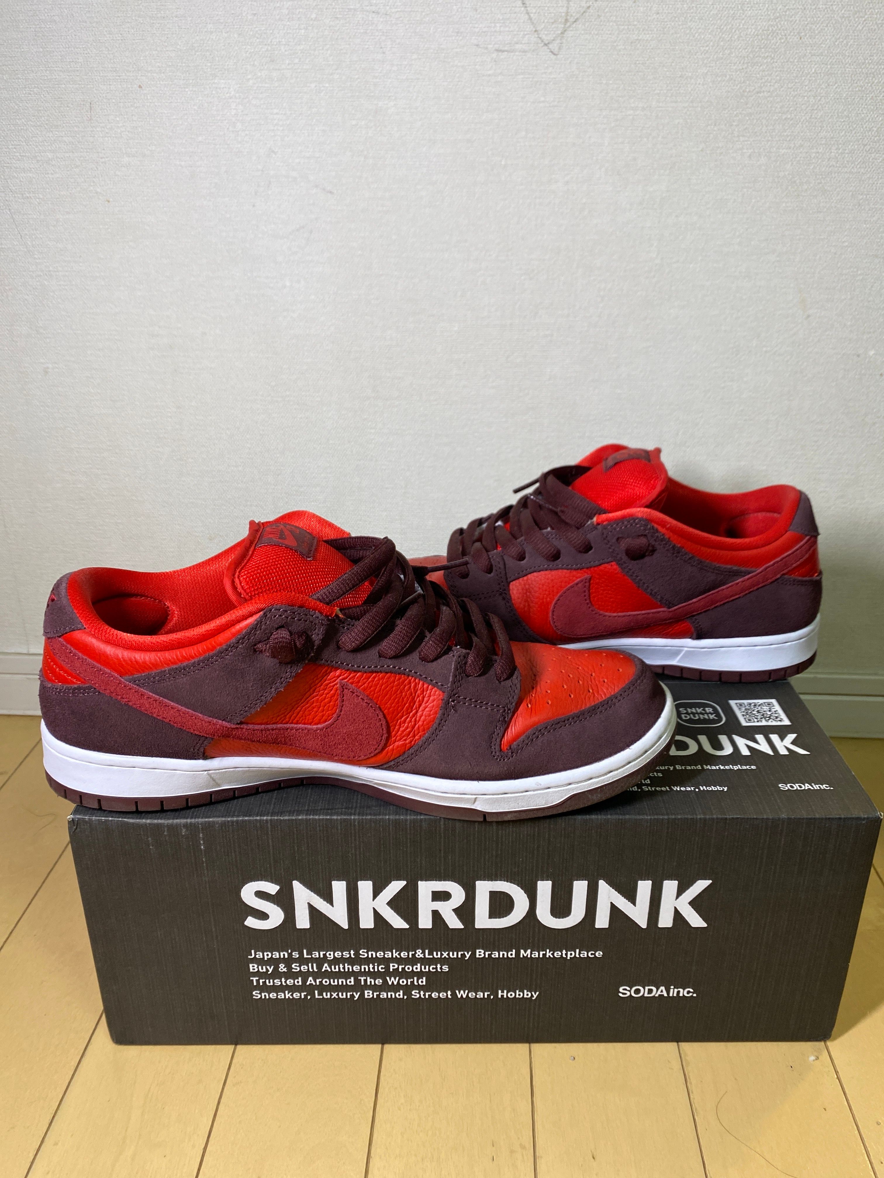 Nike SB Dunk Low "Cherry"