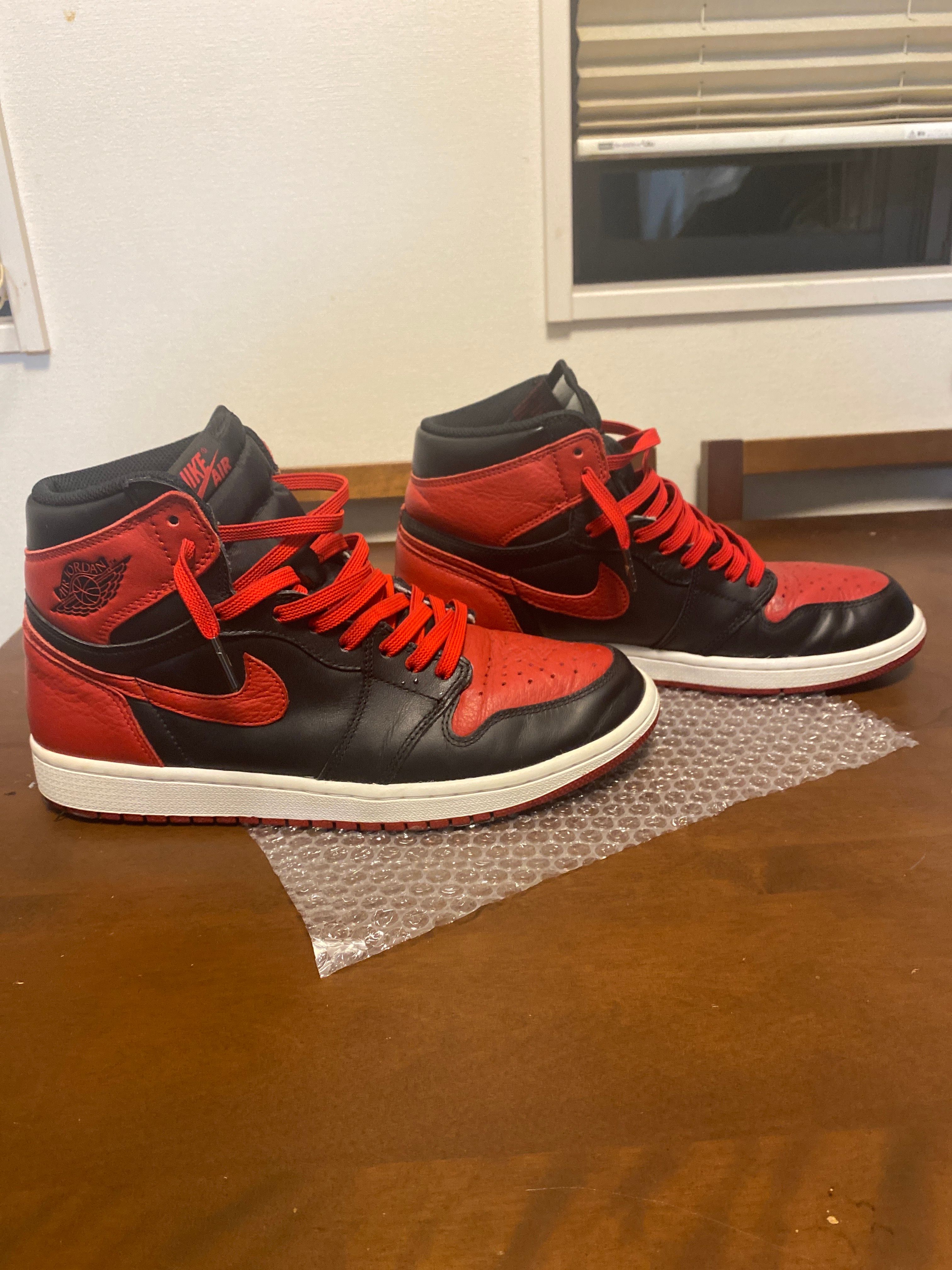 Nike Air Jordan 1 Retro High OG "Bred/Banned" (2016)