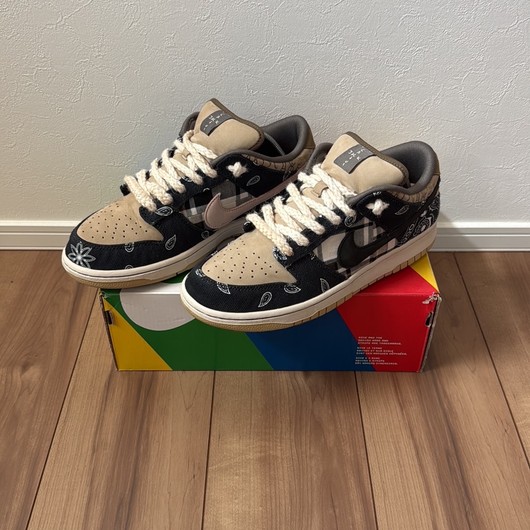 Travis Scott × Nike SB Dunk Low "Black/Parachute Beige"