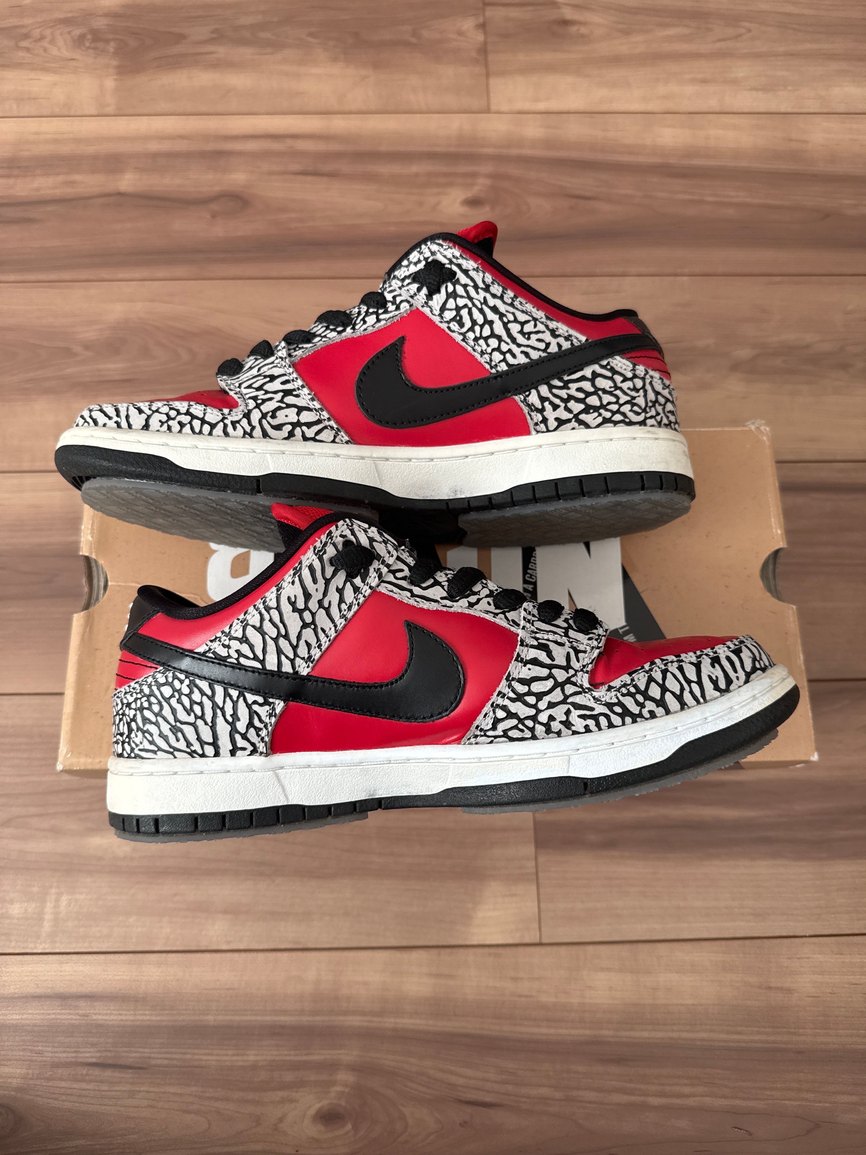 Supreme × Nike SB Dunk Low "Red Cement"(2012)