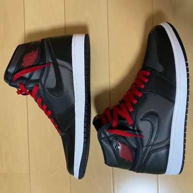 Nike Air Jordan 1 Retro High OG "Black/Metallic Silver/Gym Red"