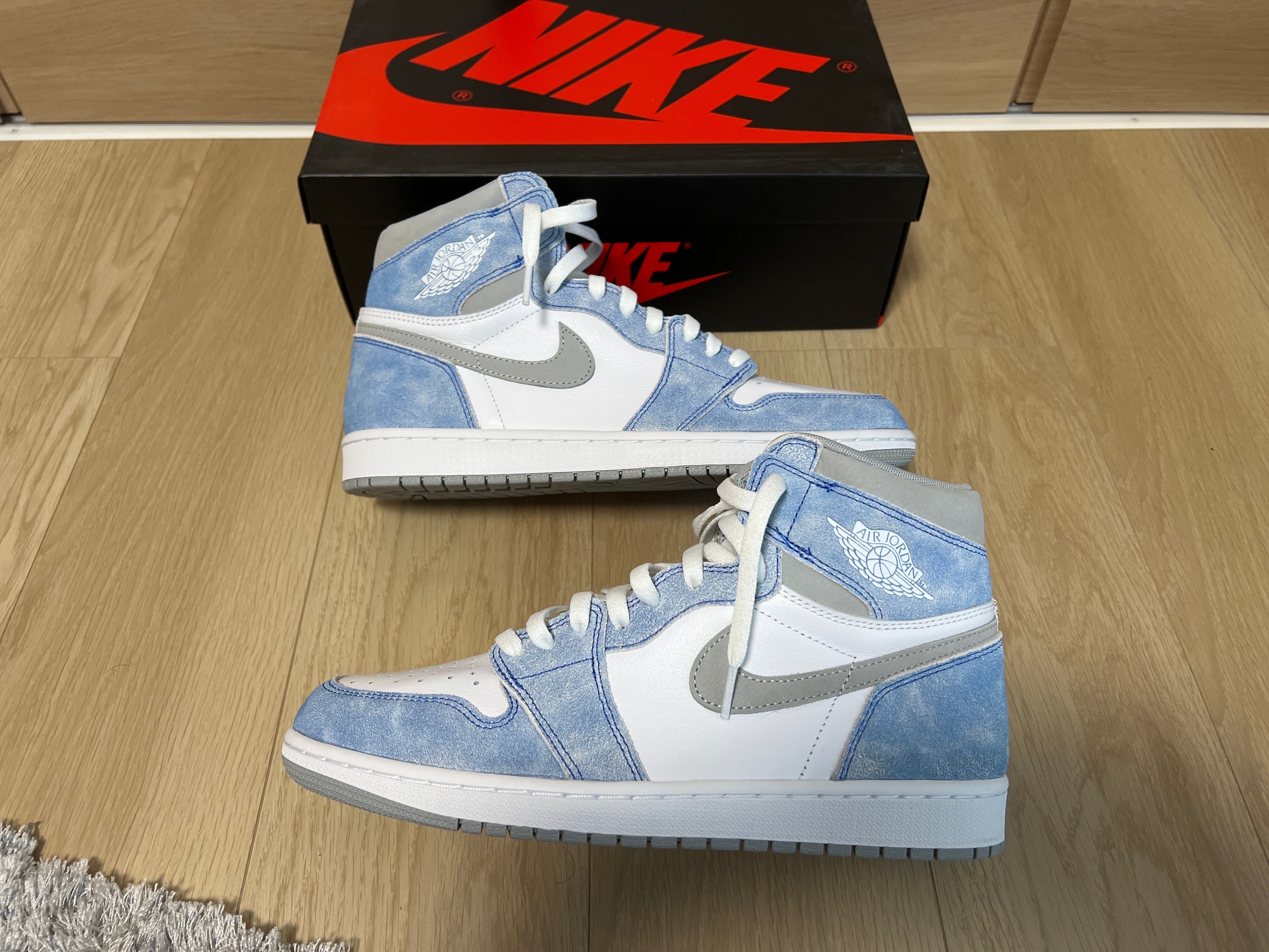 Nike Air Jordan 1 High OG "Hyper Royal"