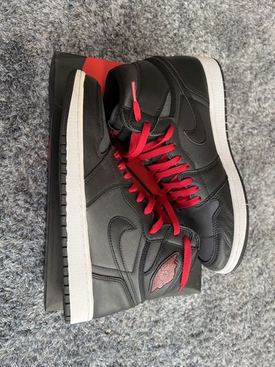 Nike Air Jordan 1 Retro High OG "Black/Metallic Silver/Gym Red"