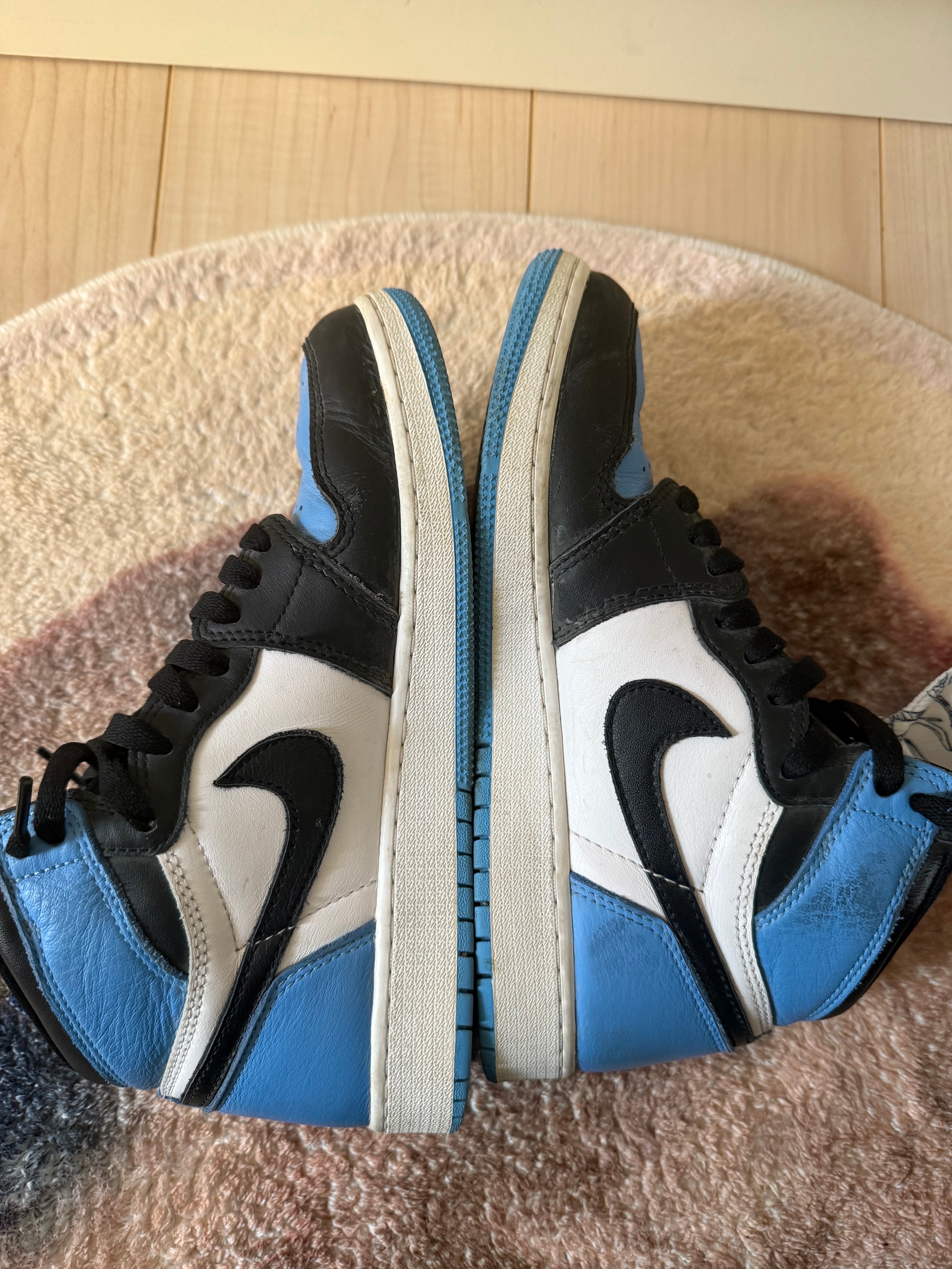 ナイキ エアジョーダン1 レトロ ハイ OG "ユニバーシティブルー/UNC トゥ"