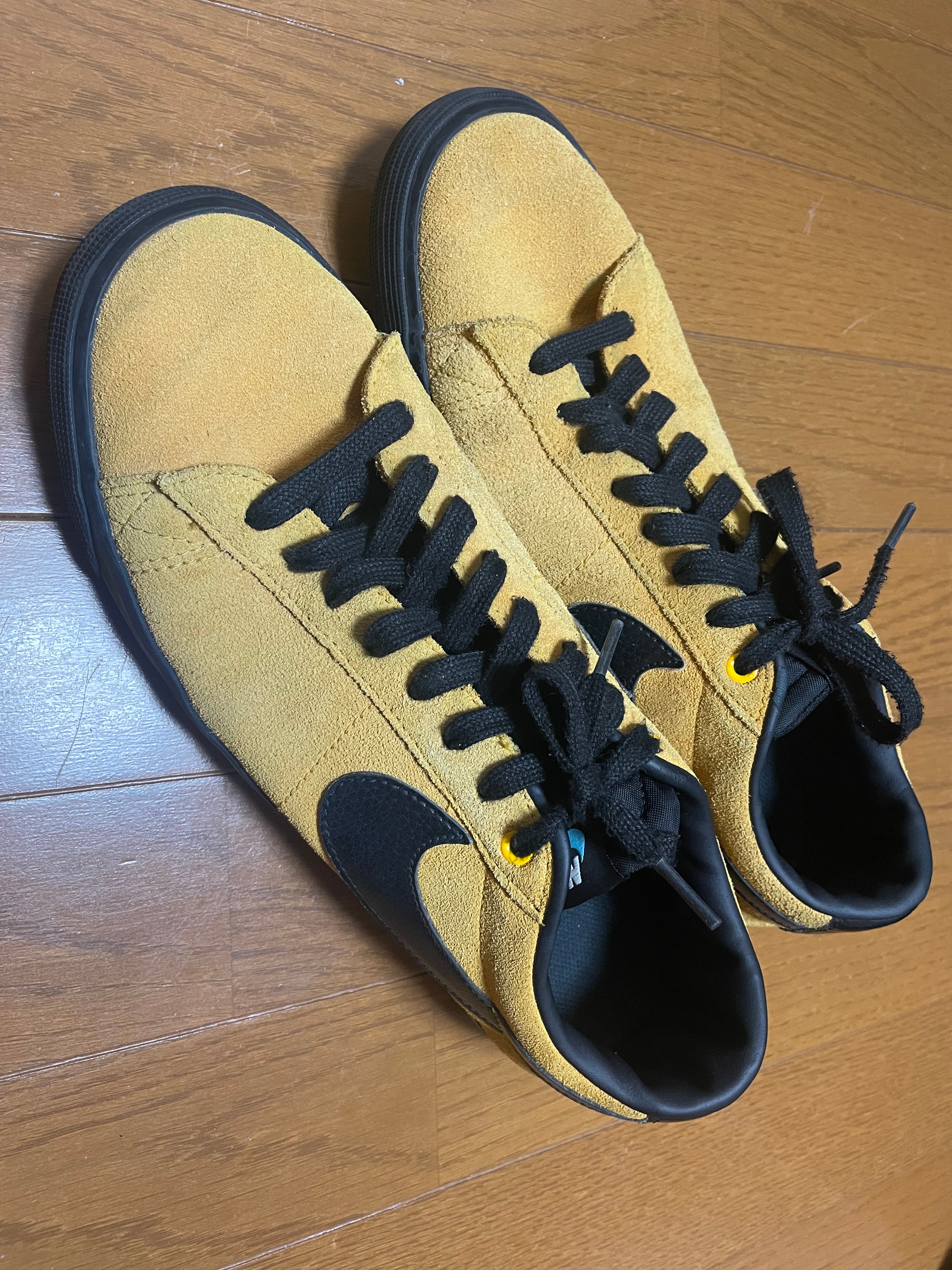 Nike SB Blazer Low GT "University Gold Black"