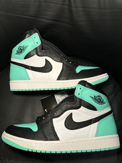 Nike Air Jordan 1 High OG "Green Glow"