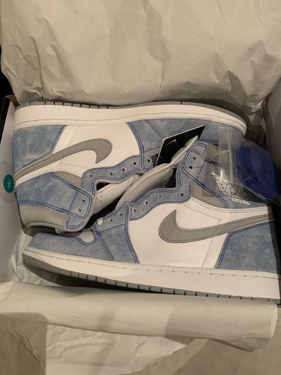 Nike Air Jordan 1 High OG "Hyper Royal"