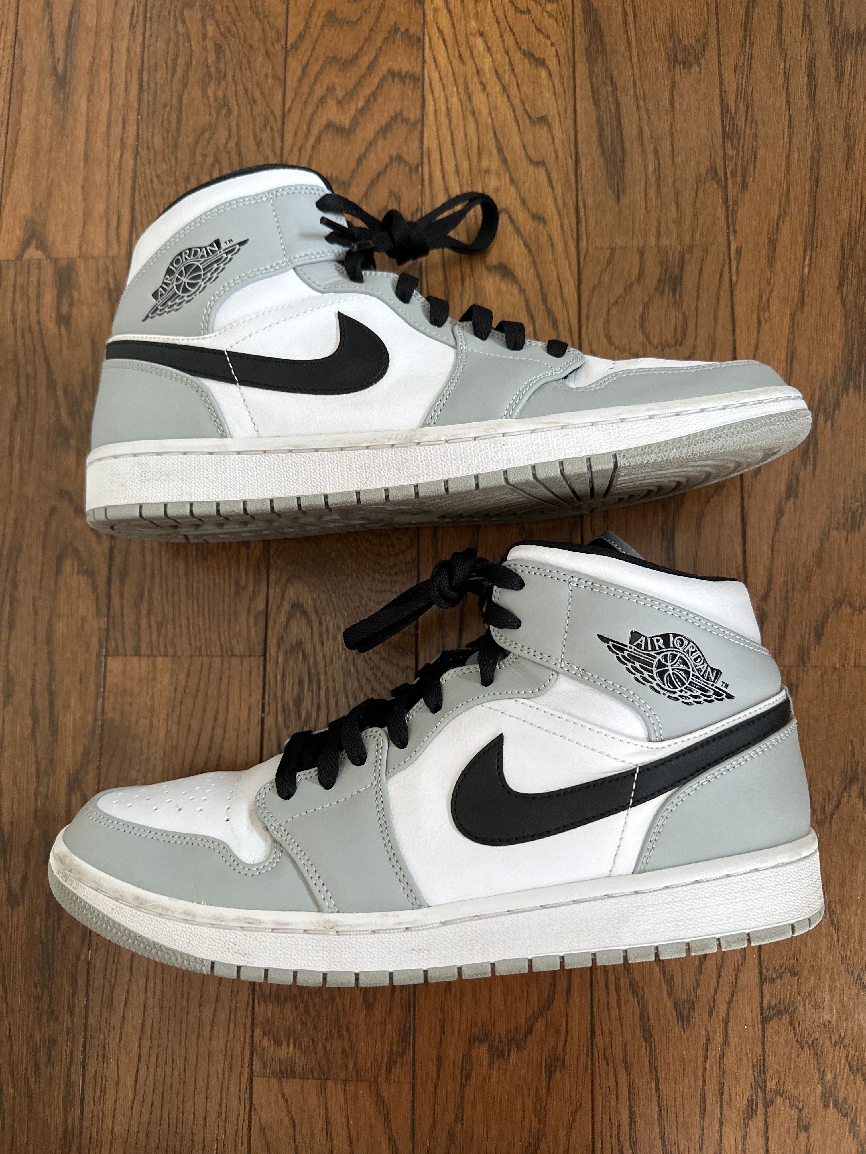Nike Air Jordan 1 Mid "Light Smoke Grey/White/Black"