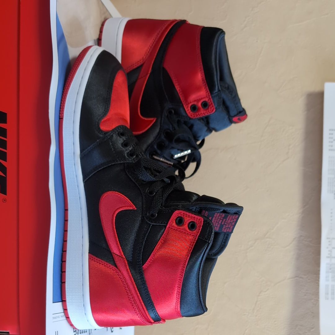 Nike Women's Air Jordan 1 Retro High OG "Satin Bred"