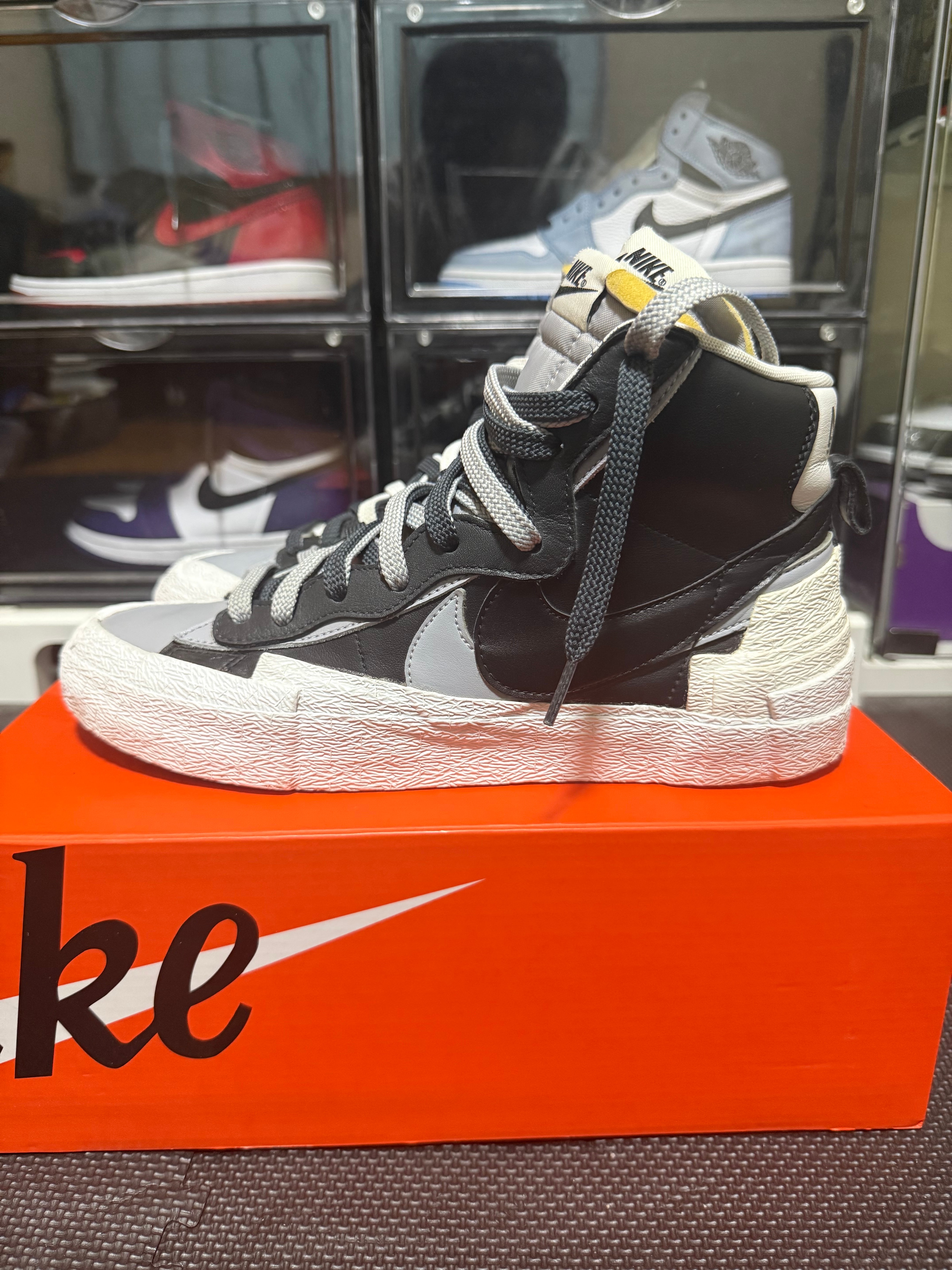 sacai × NIKE BLAZER MID "BLACK/WOLF GREY/WHITE"