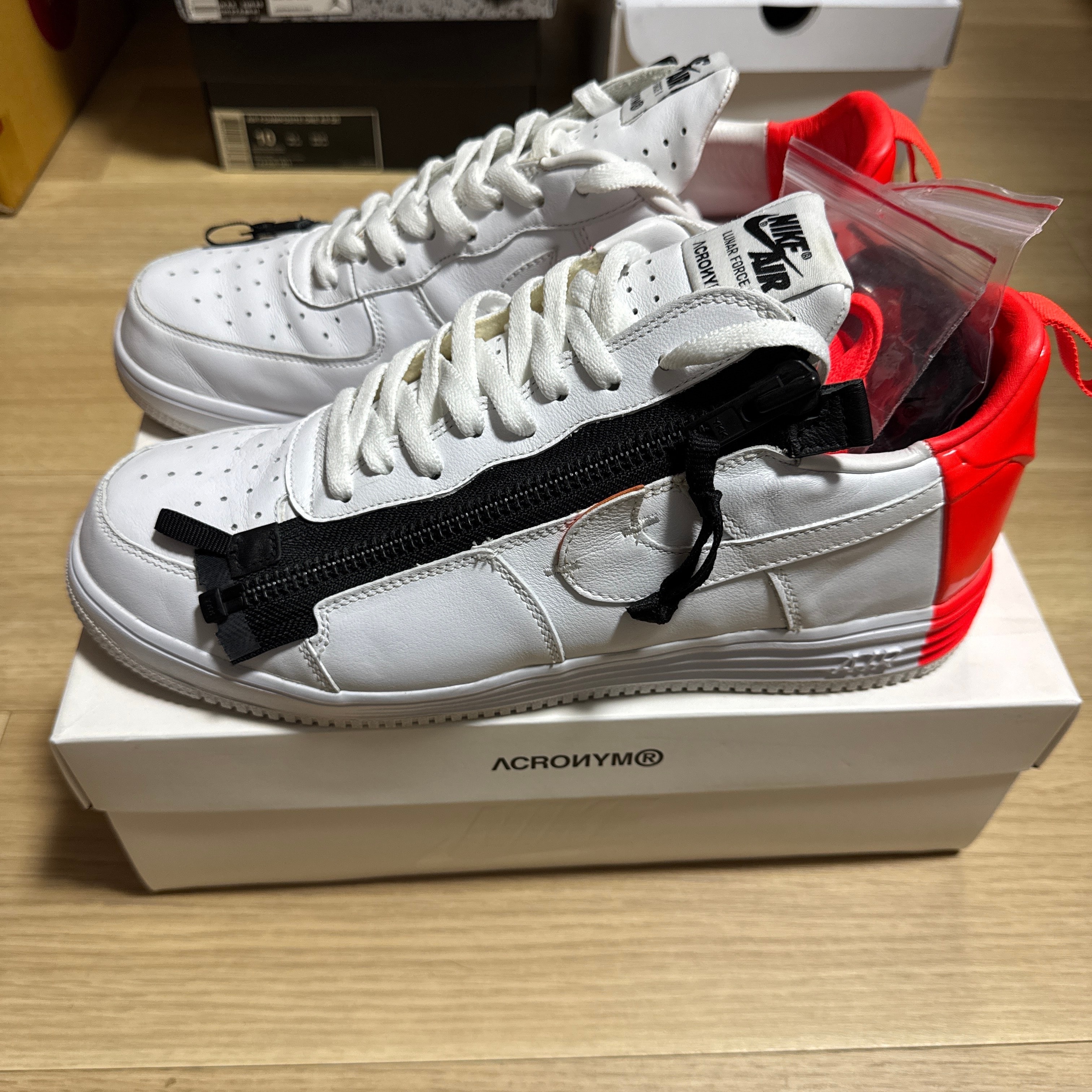 アクロニウム × ナイキ ルナフォース 1 ロー "ホワイト/ブライト クリムゾン"