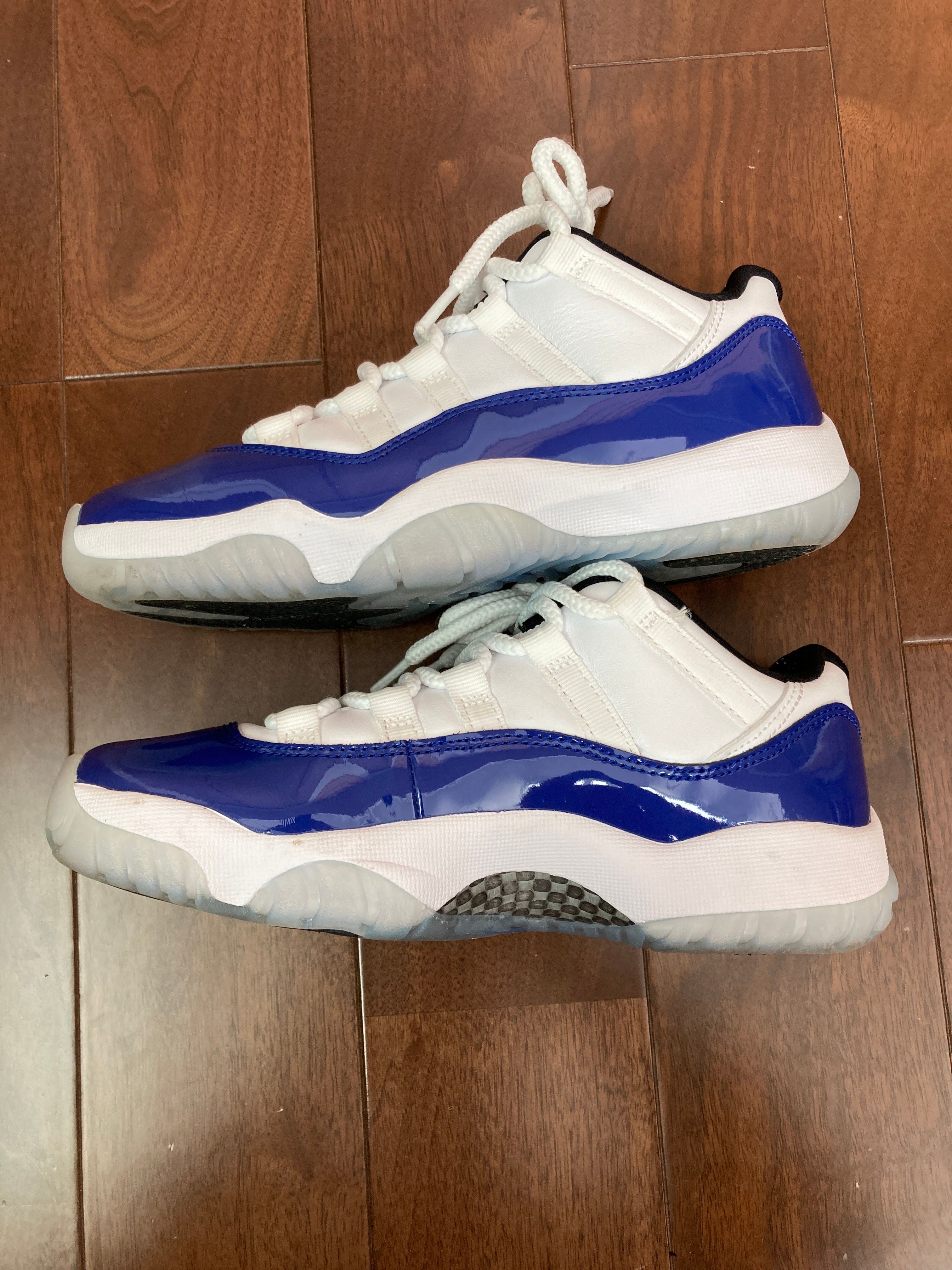  NIKE Women's AIR JORDAN 11 LOW "CONCORD SKETCH"