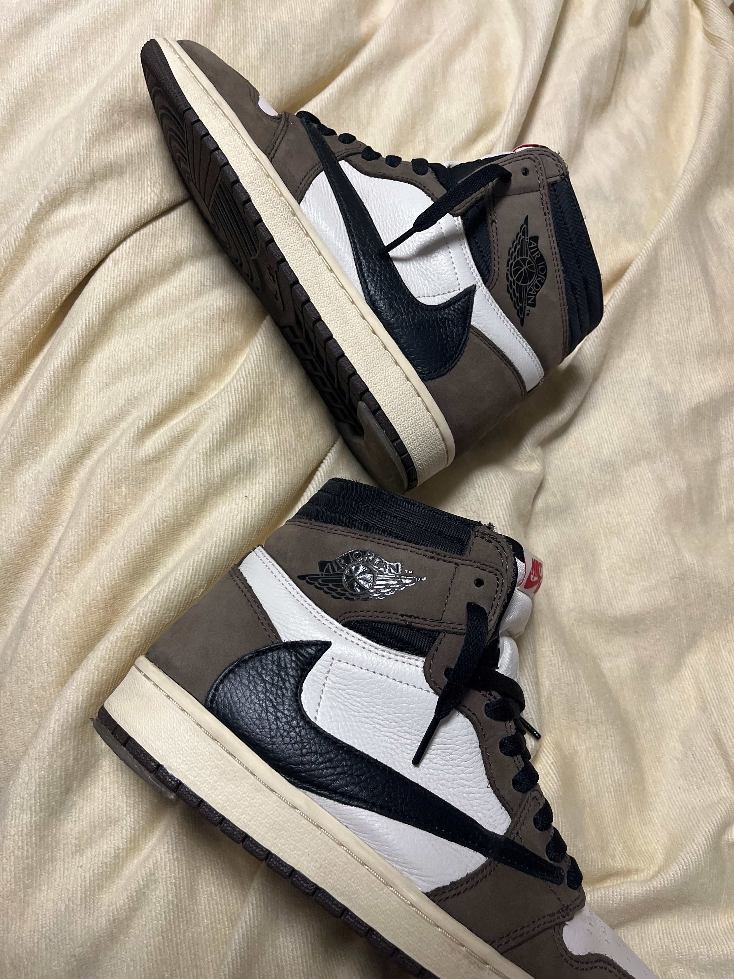 Travis Scott × Nike Air Jordan 1 Retro High OG TS SP "Sail/Dark Mocha"