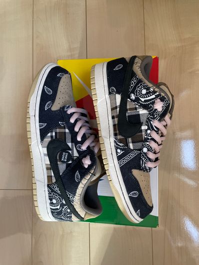 Travis Scott × Nike SB Dunk Low "Black/Parachute Beige"