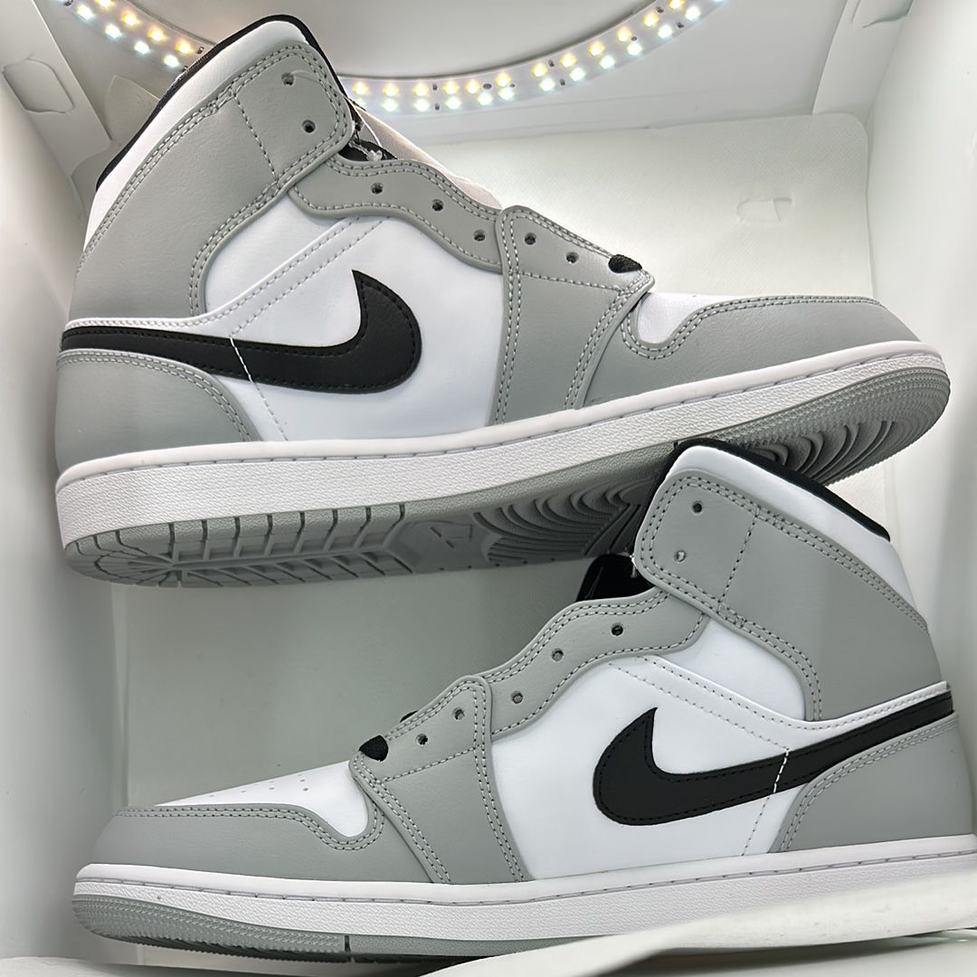 Nike Air Jordan 1 Mid "Light Smoke Grey/White/Black"