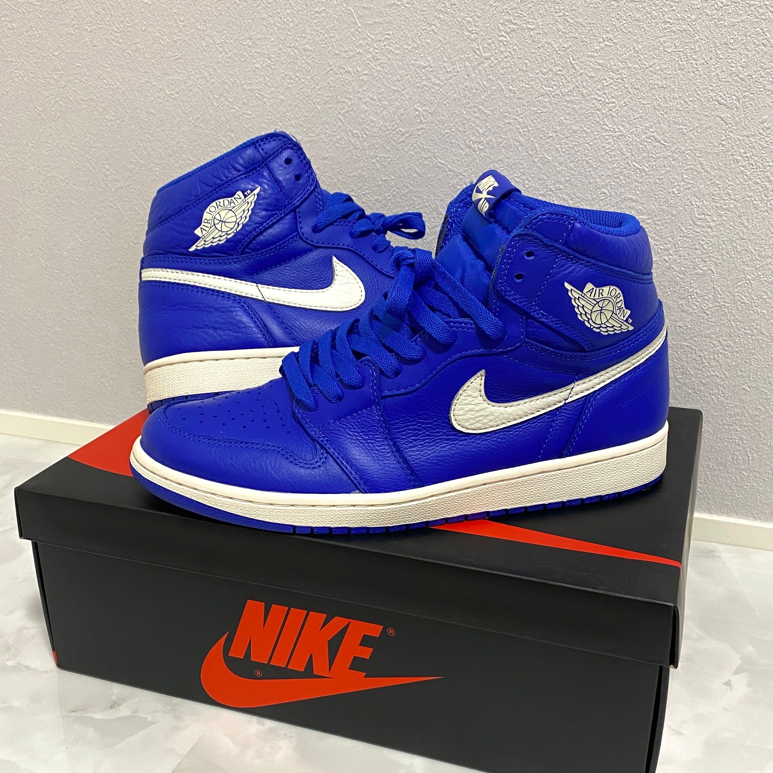 Nike Air Jordan 1 Retro High "Hyper Royal"