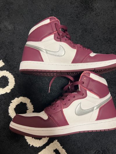Nike Air Jordan 1 High OG "Bordeaux"