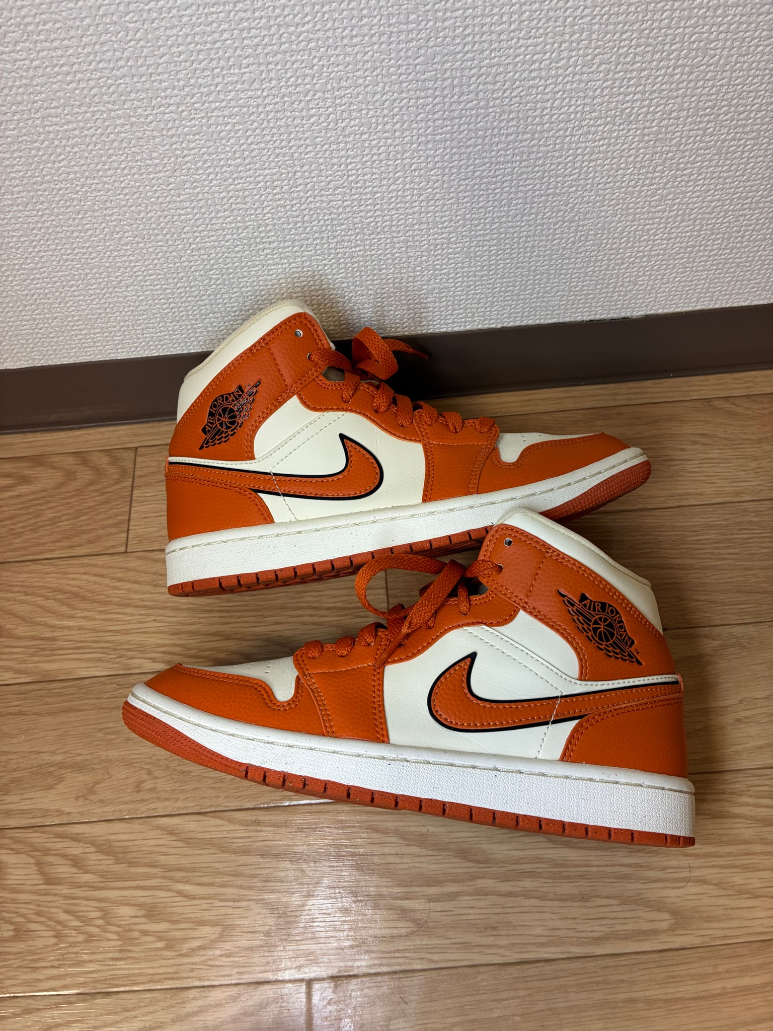 Nike Women's Air Jordan 1 Mid SE 