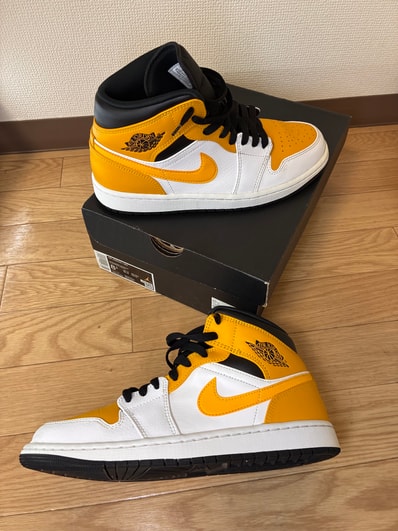 Nike Air Jordan 1 Mid "University Gold"