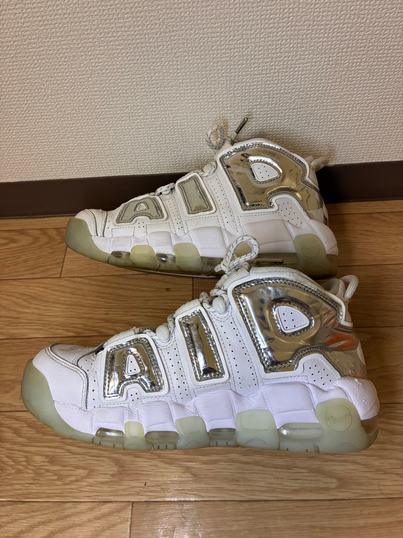 NIKE Women's AIR MORE UPTEMPO CHROME WHITE/SILVER