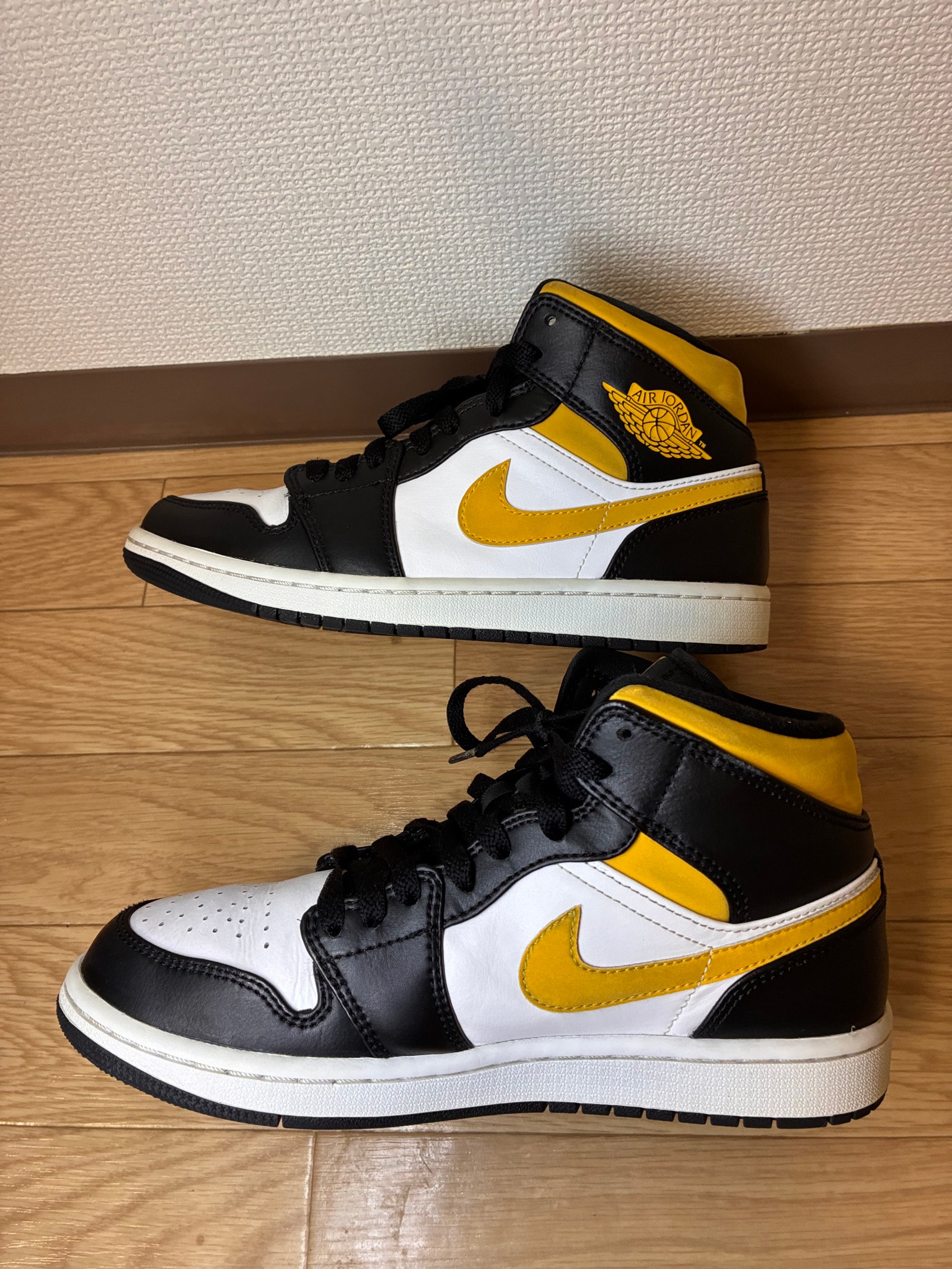 Nike Air Jordan 1 Mid "White/Pollen-Black"
