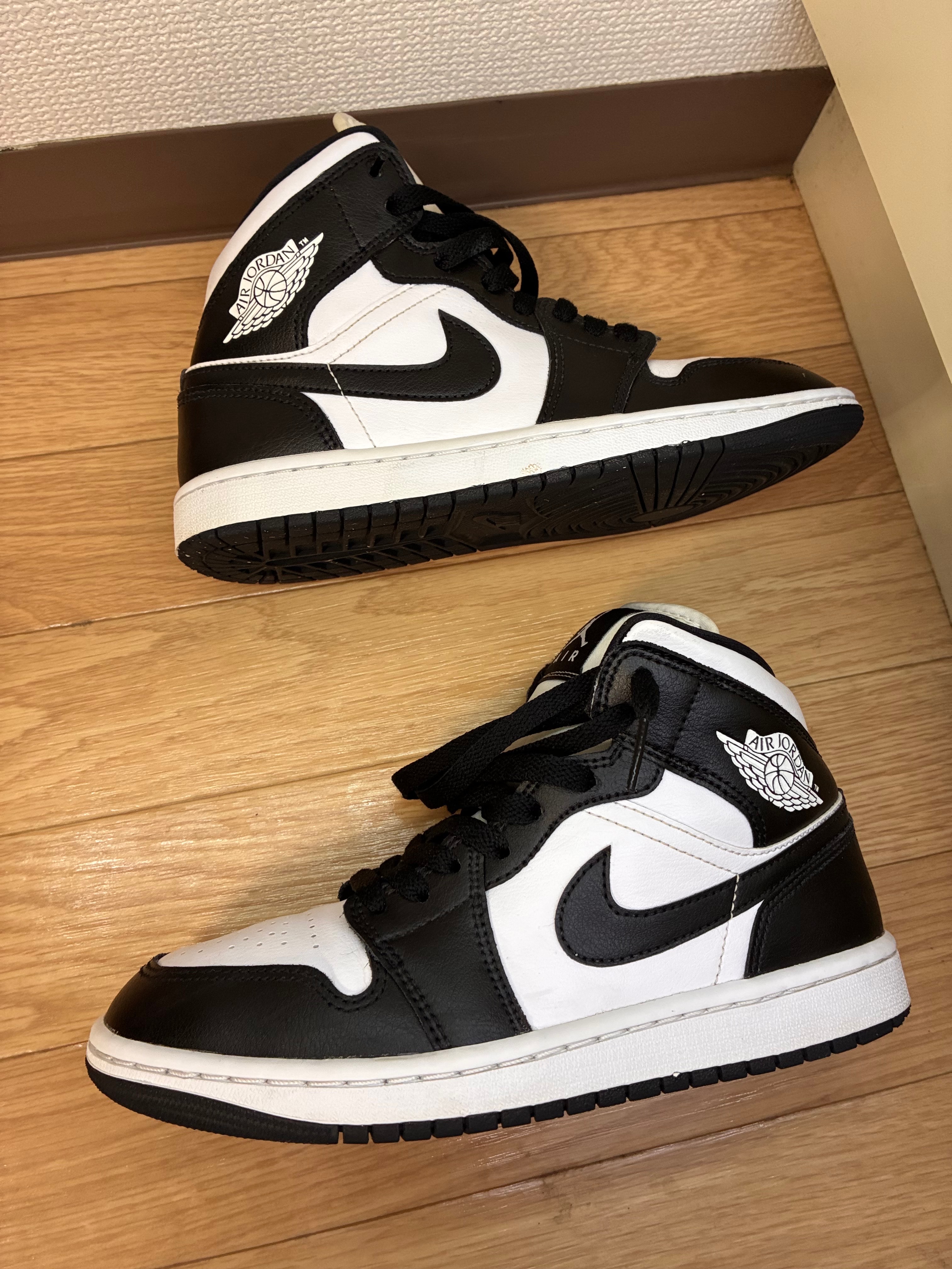 Nike Women's Air Jordan 1 Mid "Black/White"