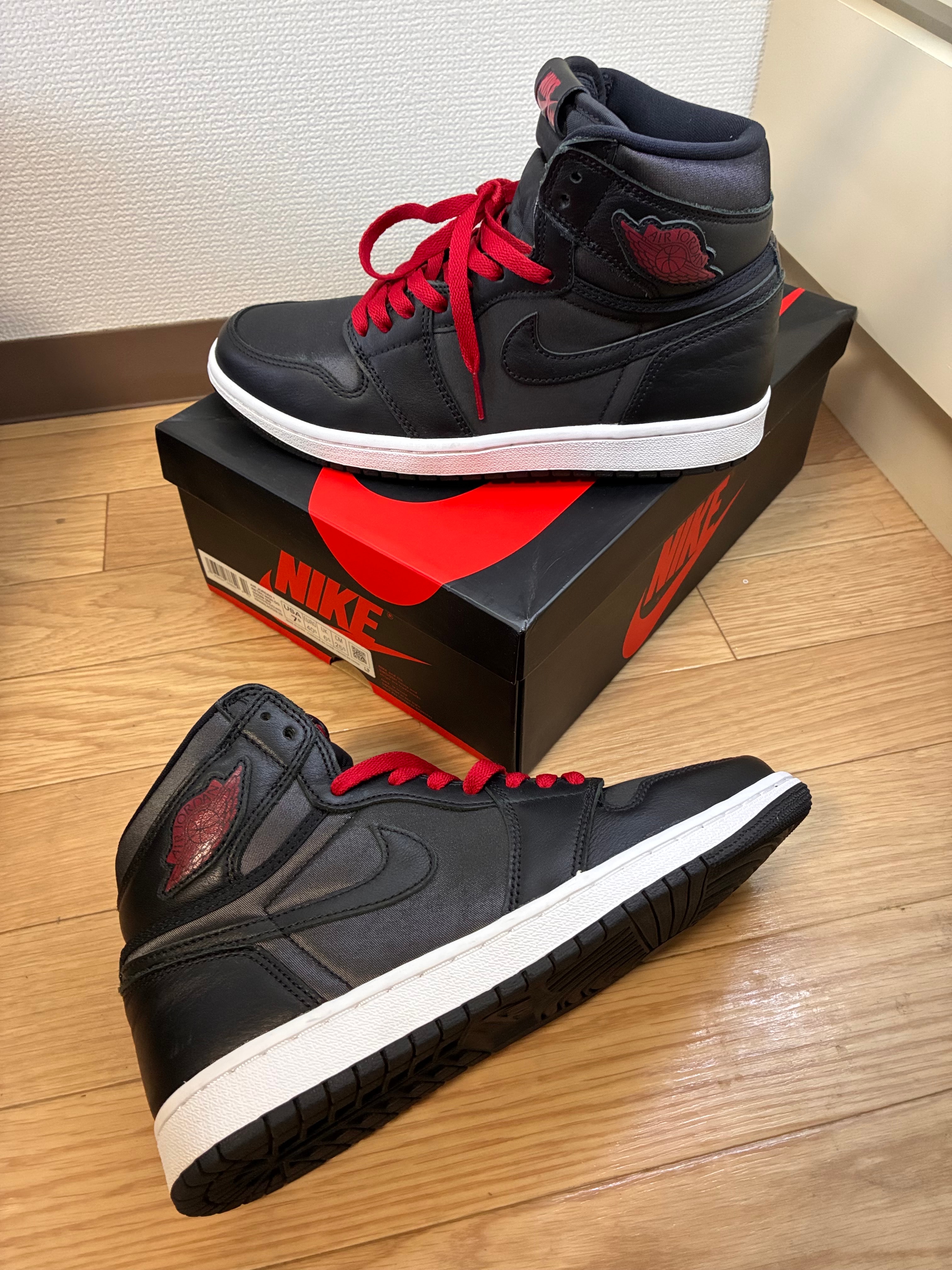 Nike Air Jordan 1 Retro High OG "Black/Metallic Silver/Gym Red"