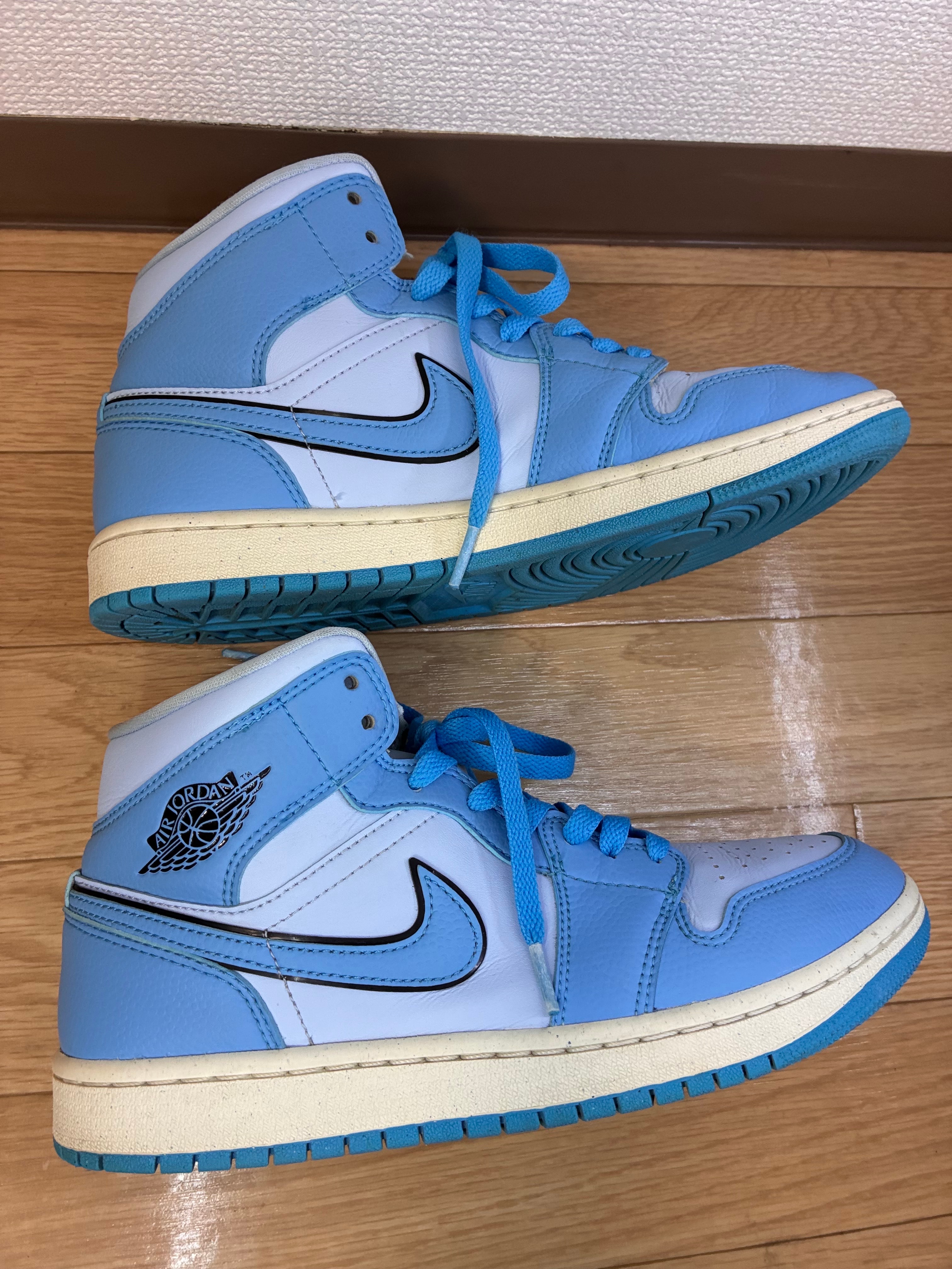 Nike Women's Air Jordan 1 Mid SE "University Blue"