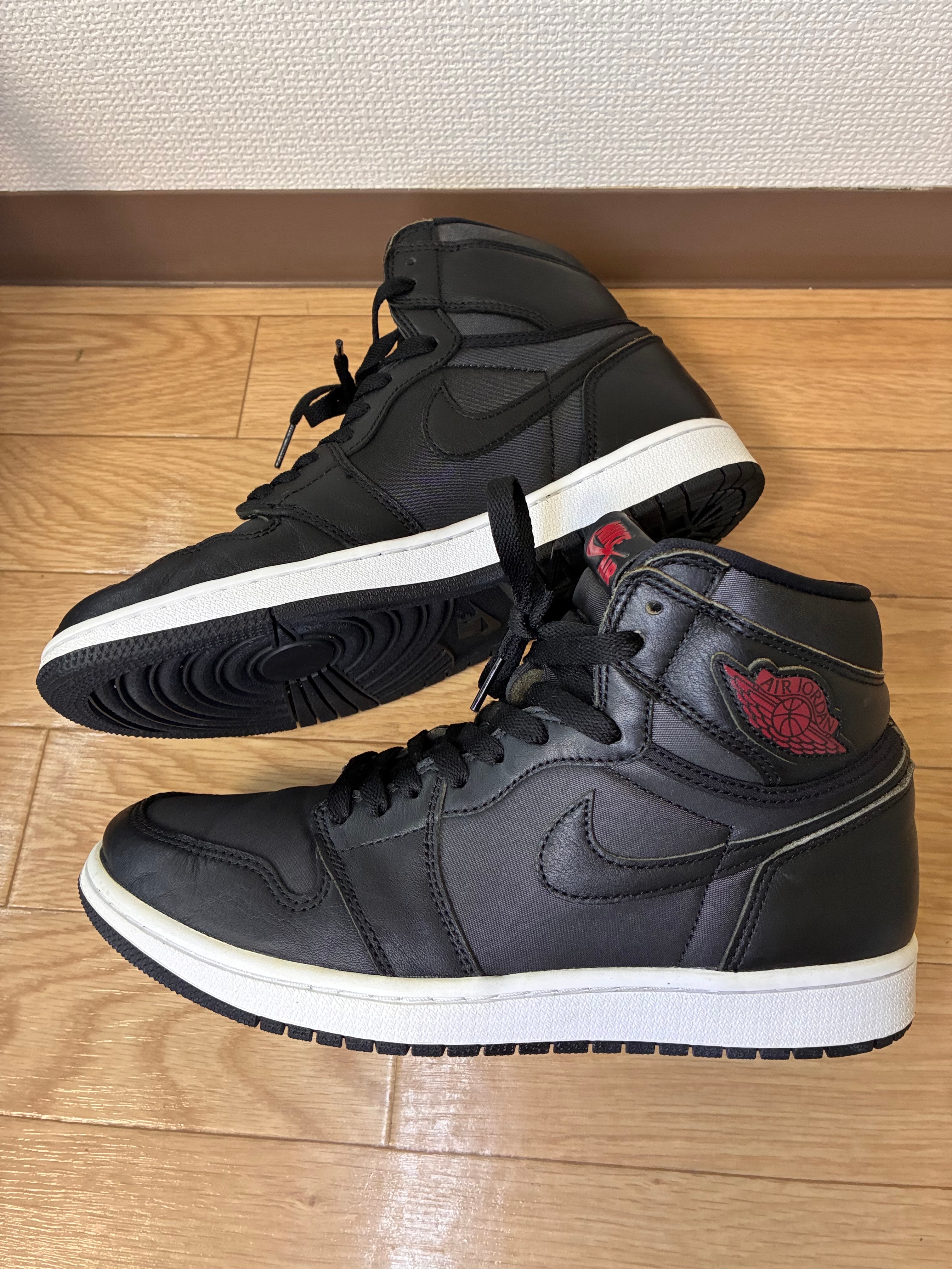 Nike Air Jordan 1 Retro High OG "Black/Metallic Silver/Gym Red"