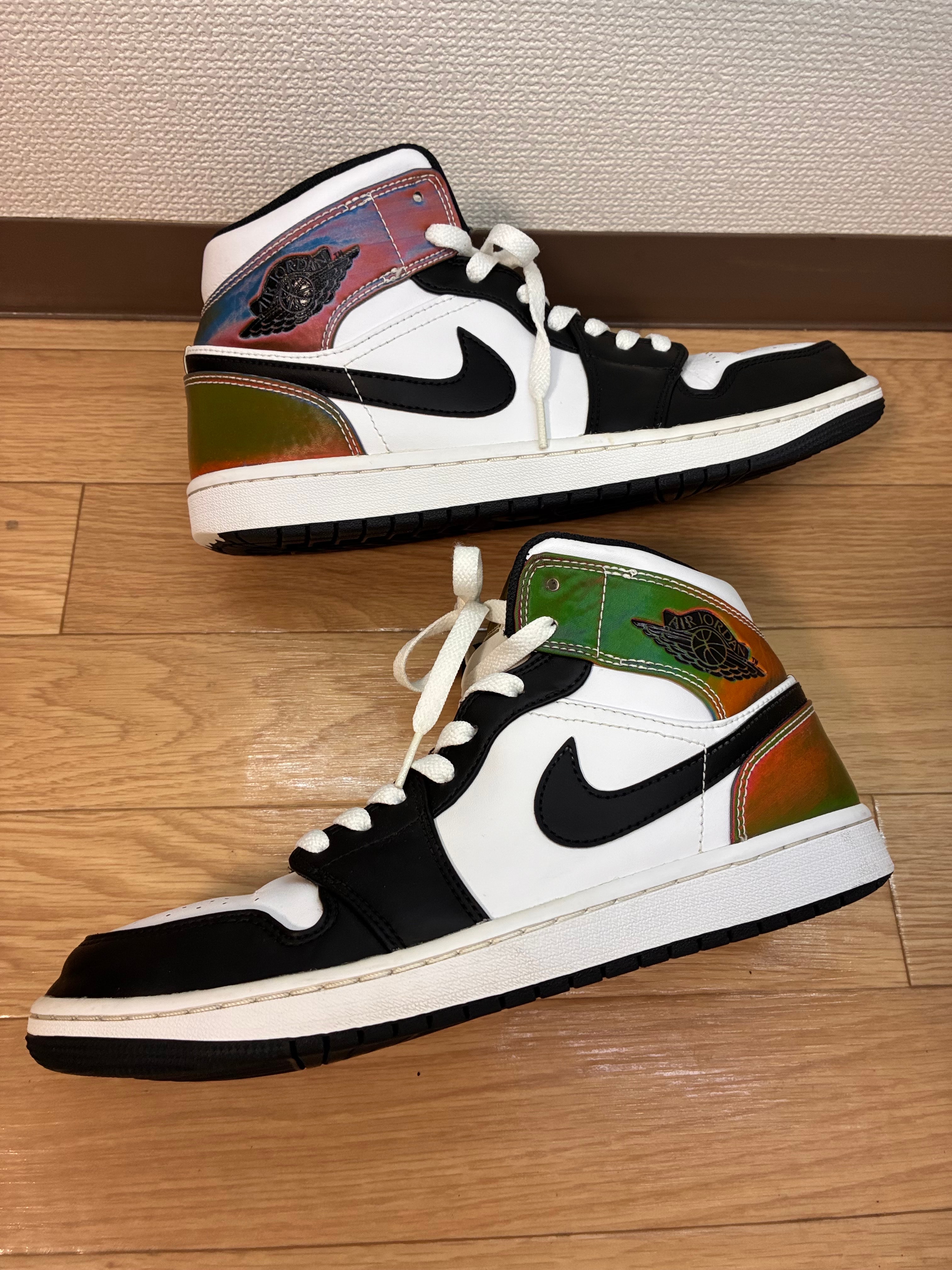 Nike Air Jordan 1 Mid "Heat Sensitive Panels"