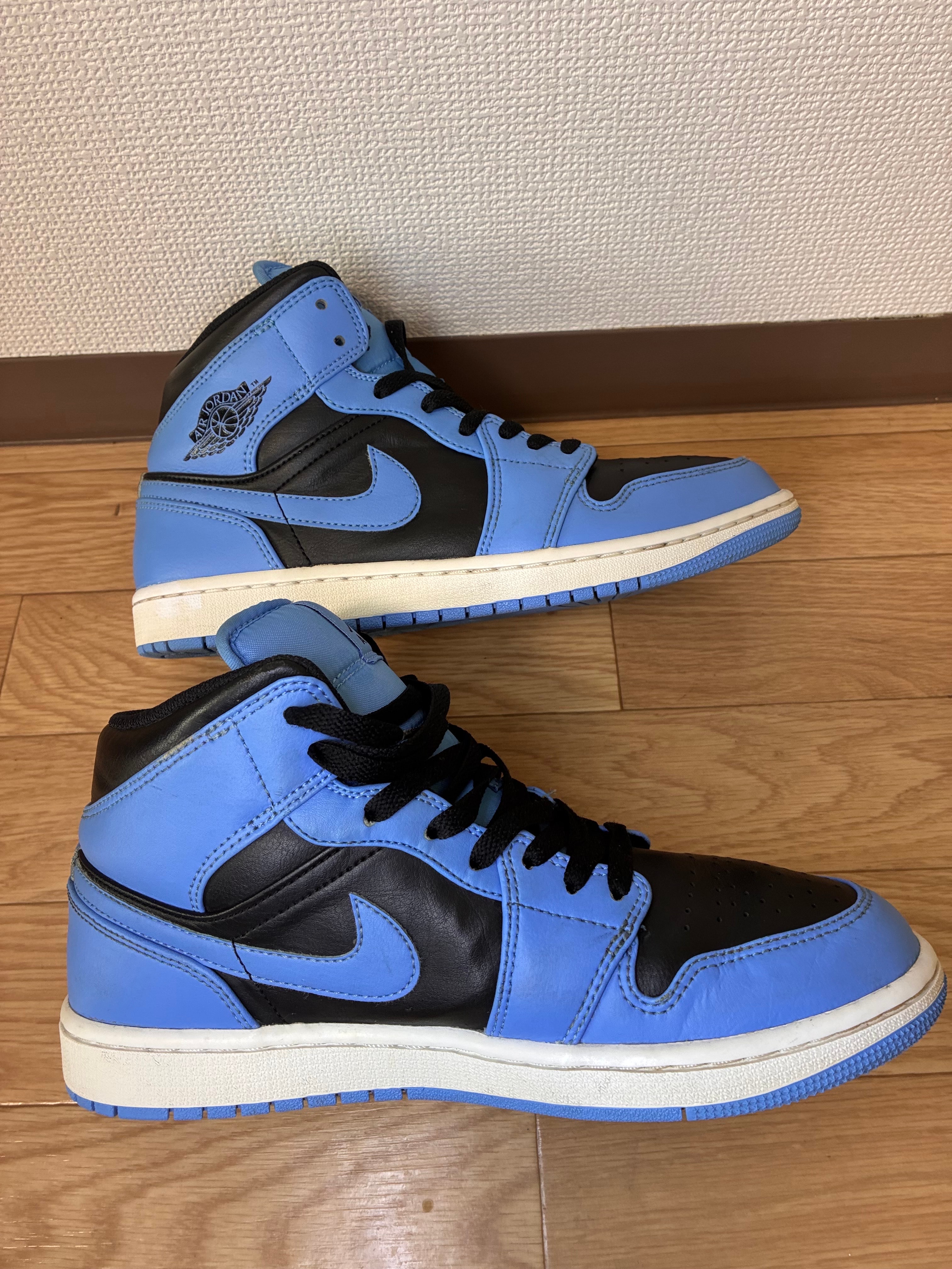 Nike Air Jordan 1 Mid "University Blue"
