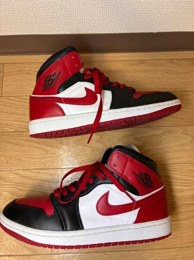 Nike Women's Air Jordan 1 Mid "Bred Toe"