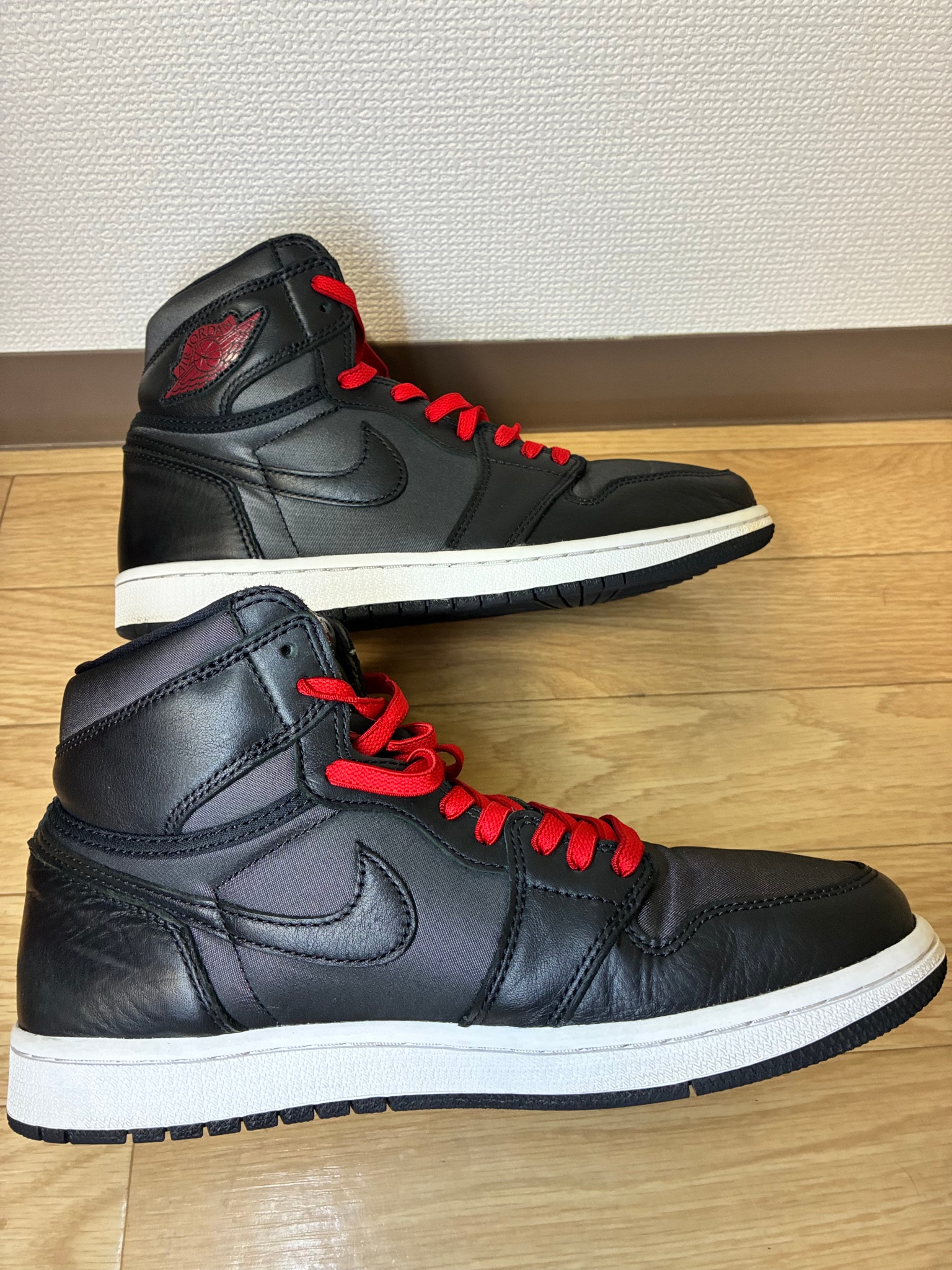 Nike Air Jordan 1 Retro High OG "Black/Metallic Silver/Gym Red"