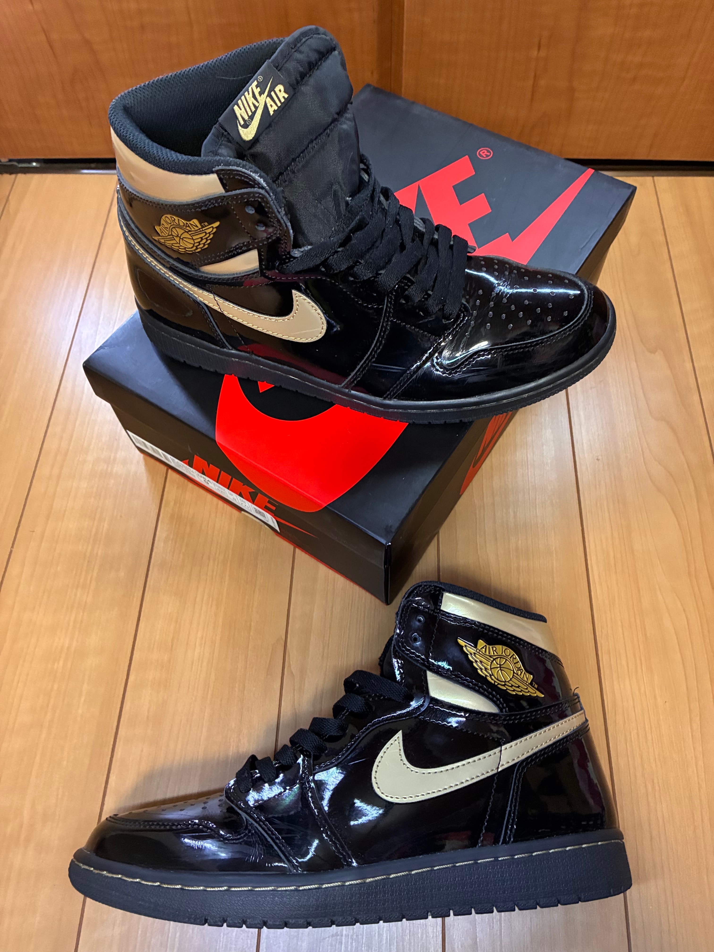 Nike Air Jordan 1 High OG "Black-Metalic Gold"