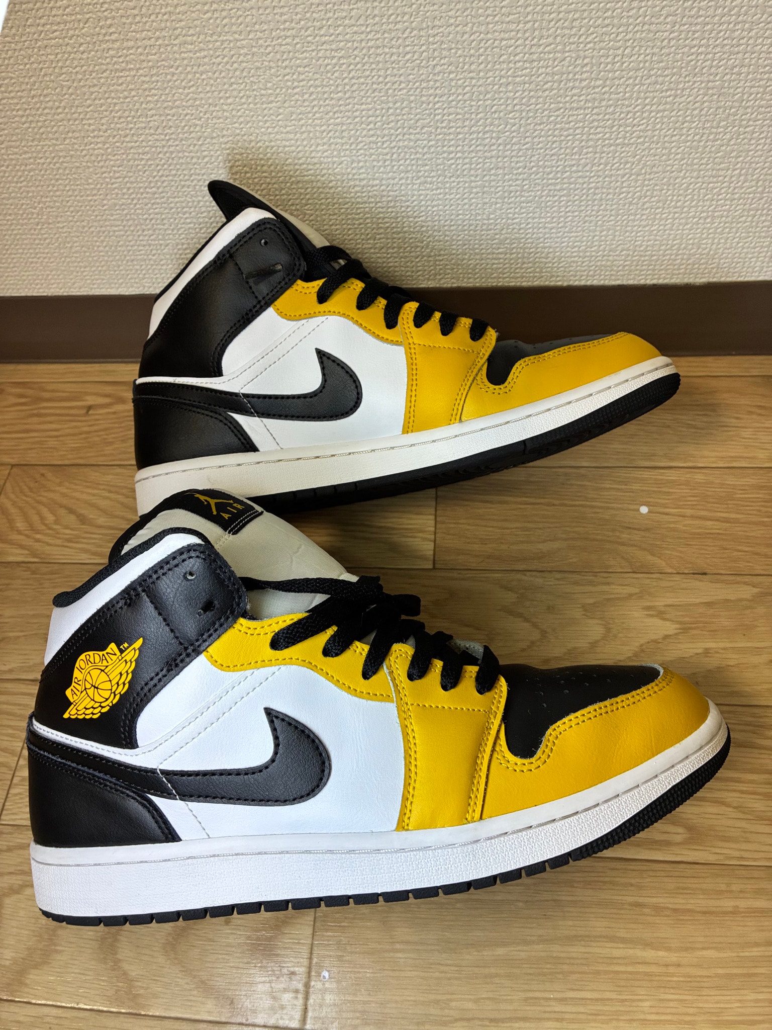 Nike Air Jordan 1 Mid "Yellow Ochre"