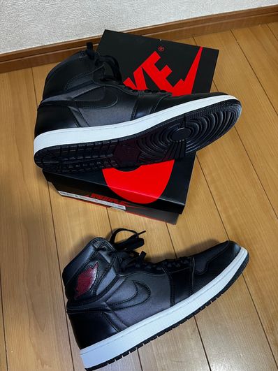 Nike Air Jordan 1 Retro High OG "Black/Metallic Silver/Gym Red"